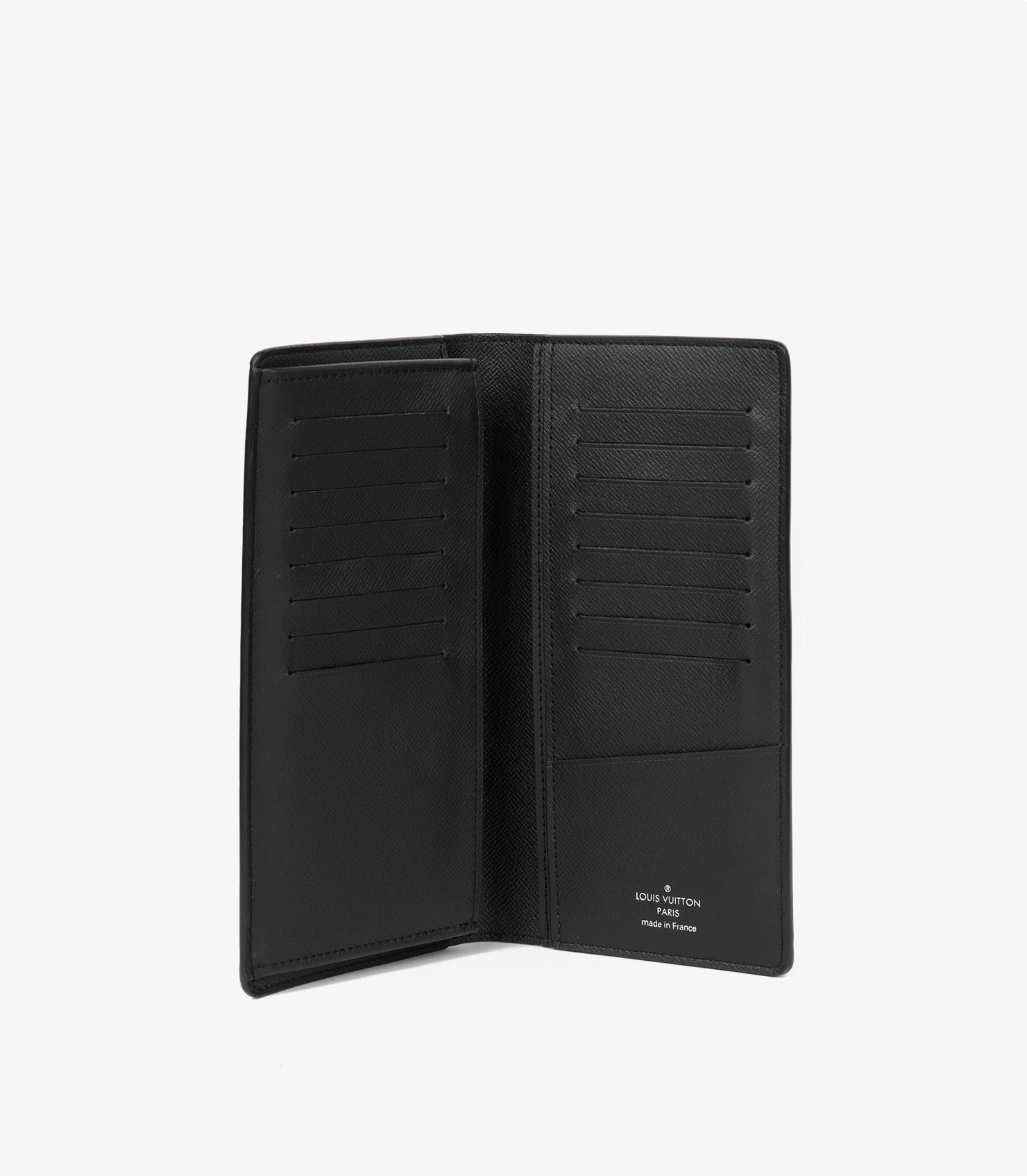 Schwarzes Taiga Leder Brazza-Brieftasche von Louis Vuitton für Damen oder Herren im Angebot