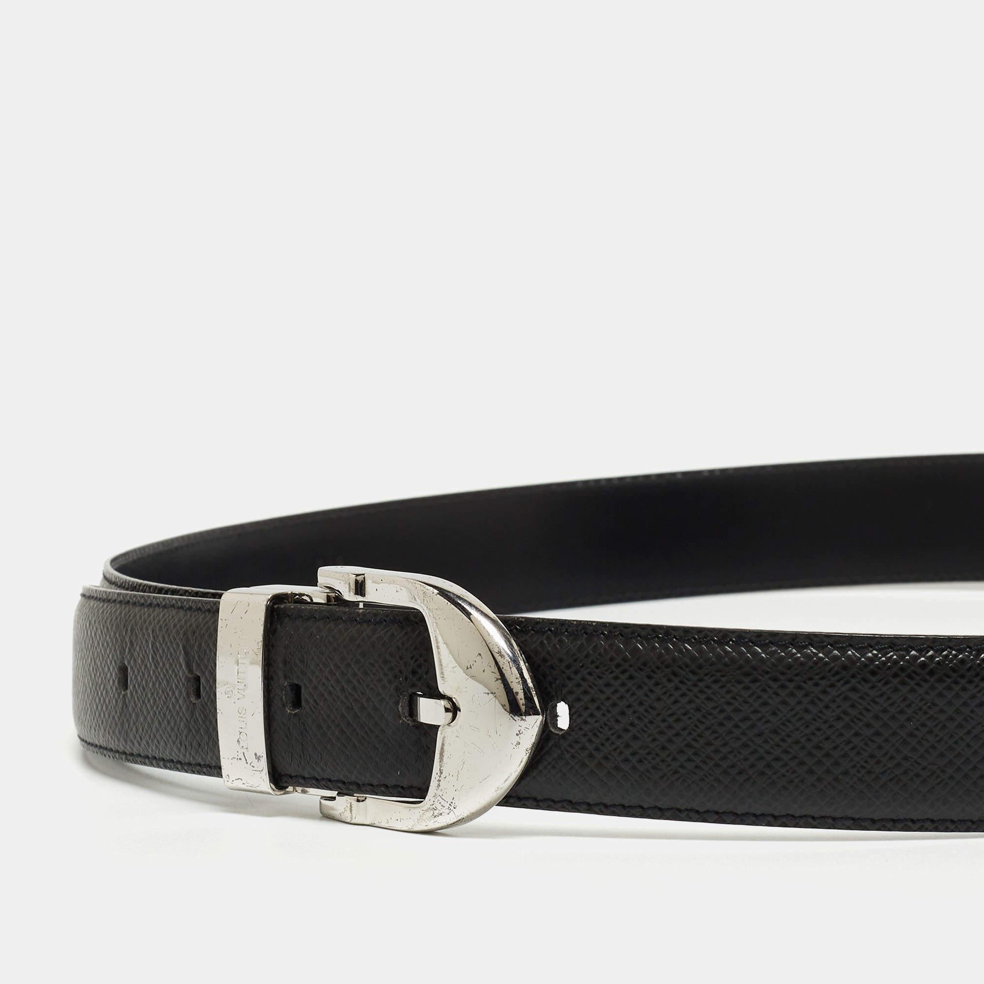 Louis Vuitton Black Taiga Leather Buckle Belt 90CM In Good Condition For Sale In Dubai, Al Qouz 2