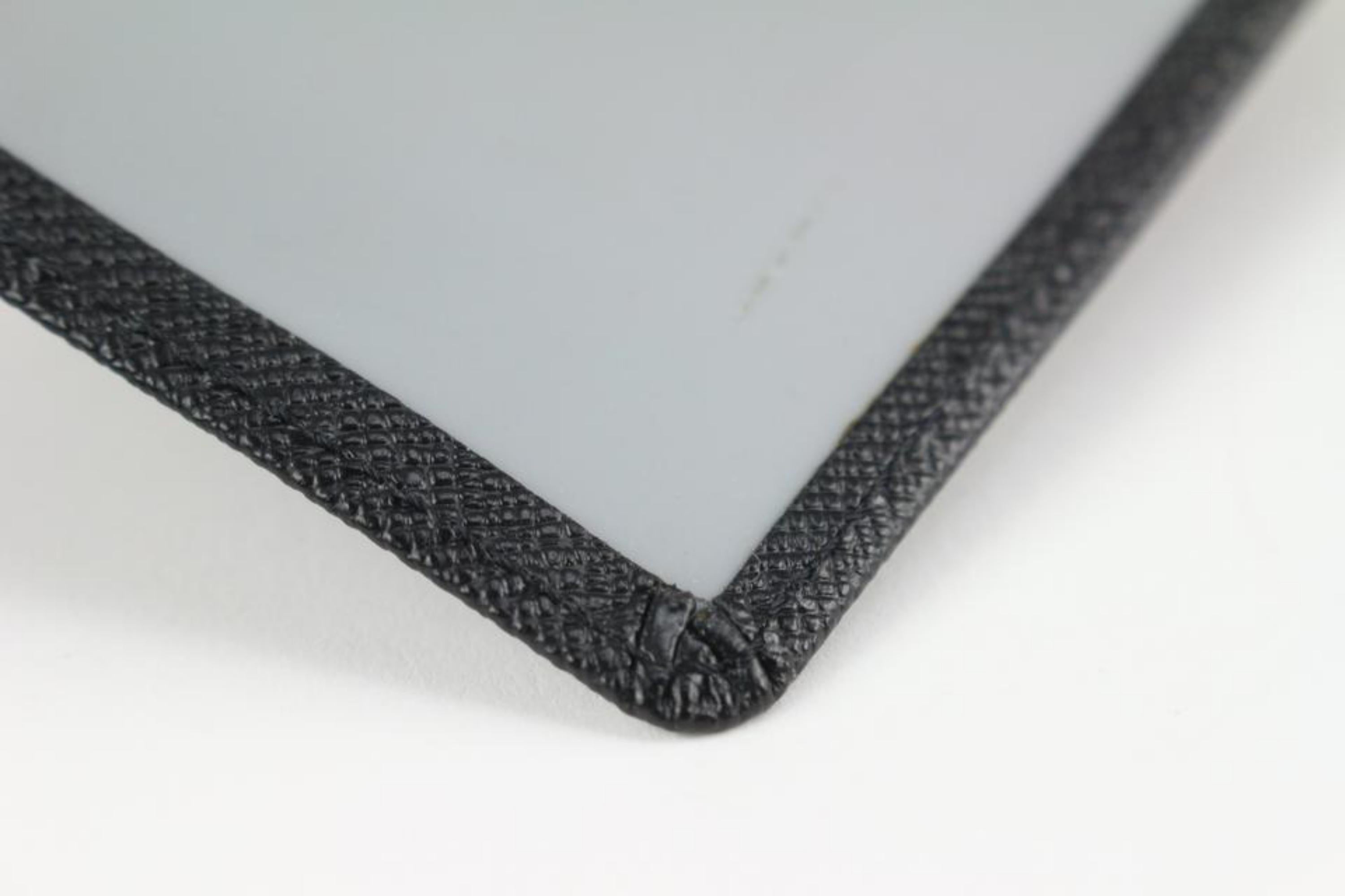 Louis Vuitton Porta carte di credito in pelle nera Taiga Custodia ID 1217lv20 in vendita 2