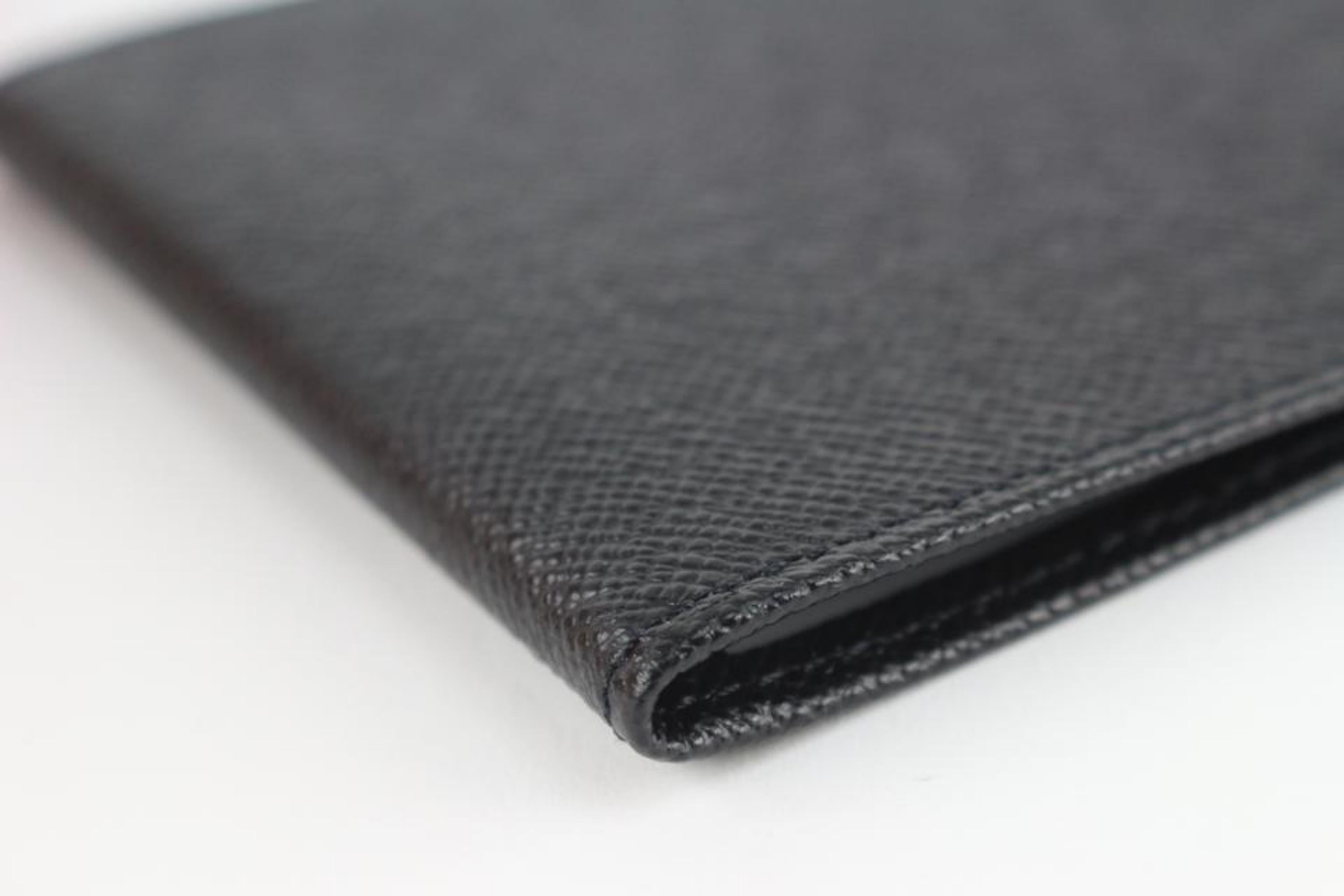 Louis Vuitton Porta carte di credito in pelle nera Taiga Custodia ID 1217lv20 in vendita 4