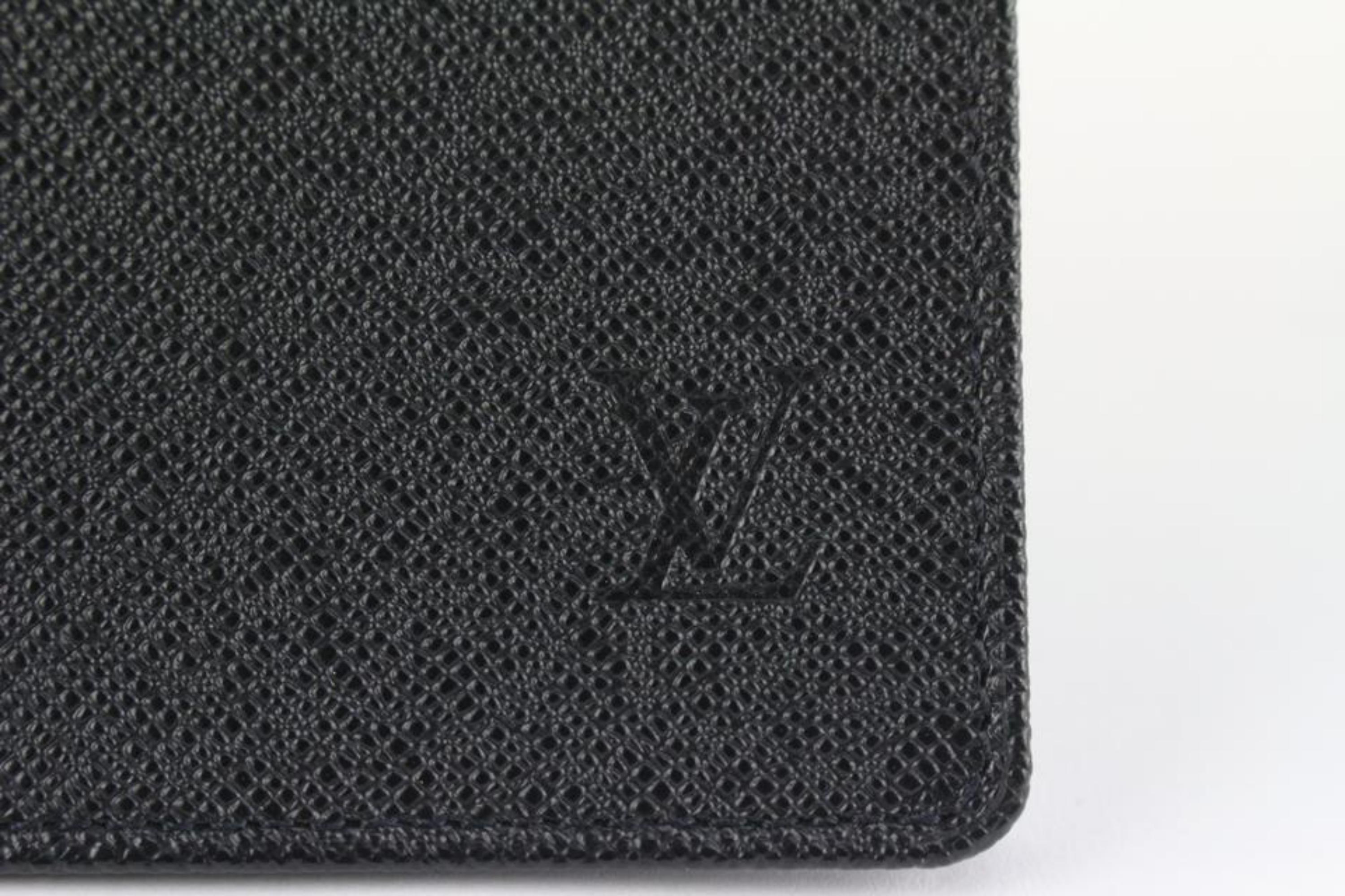 Louis Vuitton Schwarz Taiga Leder Kartenetui ID-Etui 1217lv20 aus Schwarz im Zustand „Hervorragend“ im Angebot in Dix hills, NY