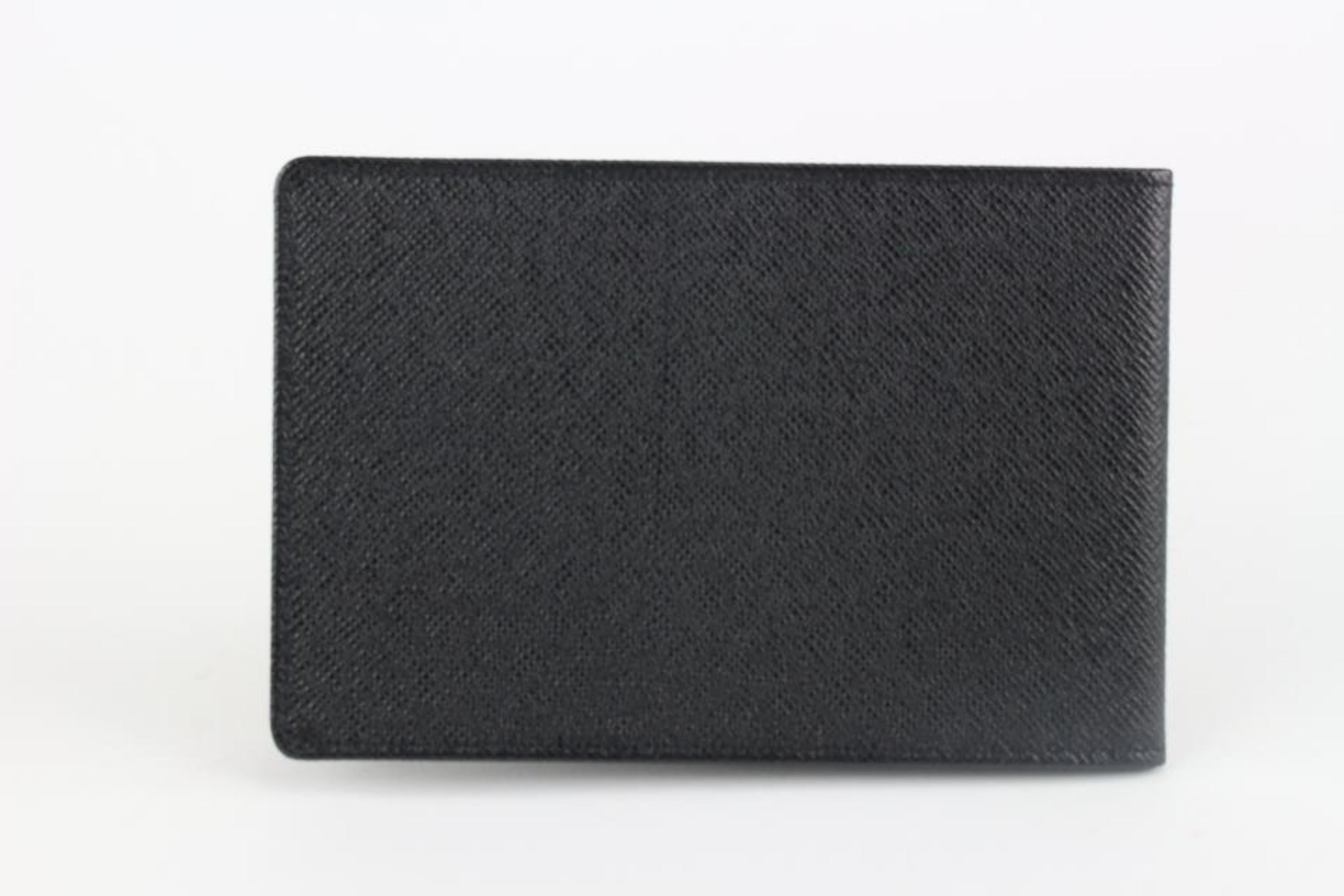 Louis Vuitton Porta carte di credito in pelle nera Taiga Custodia ID 1217lv20 In condizioni ottime in vendita a Dix hills, NY
