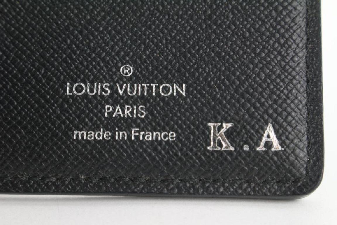 Louis Vuitton Porte-cartes en cuir noir Taiga 830lvs47 Pour femmes en vente