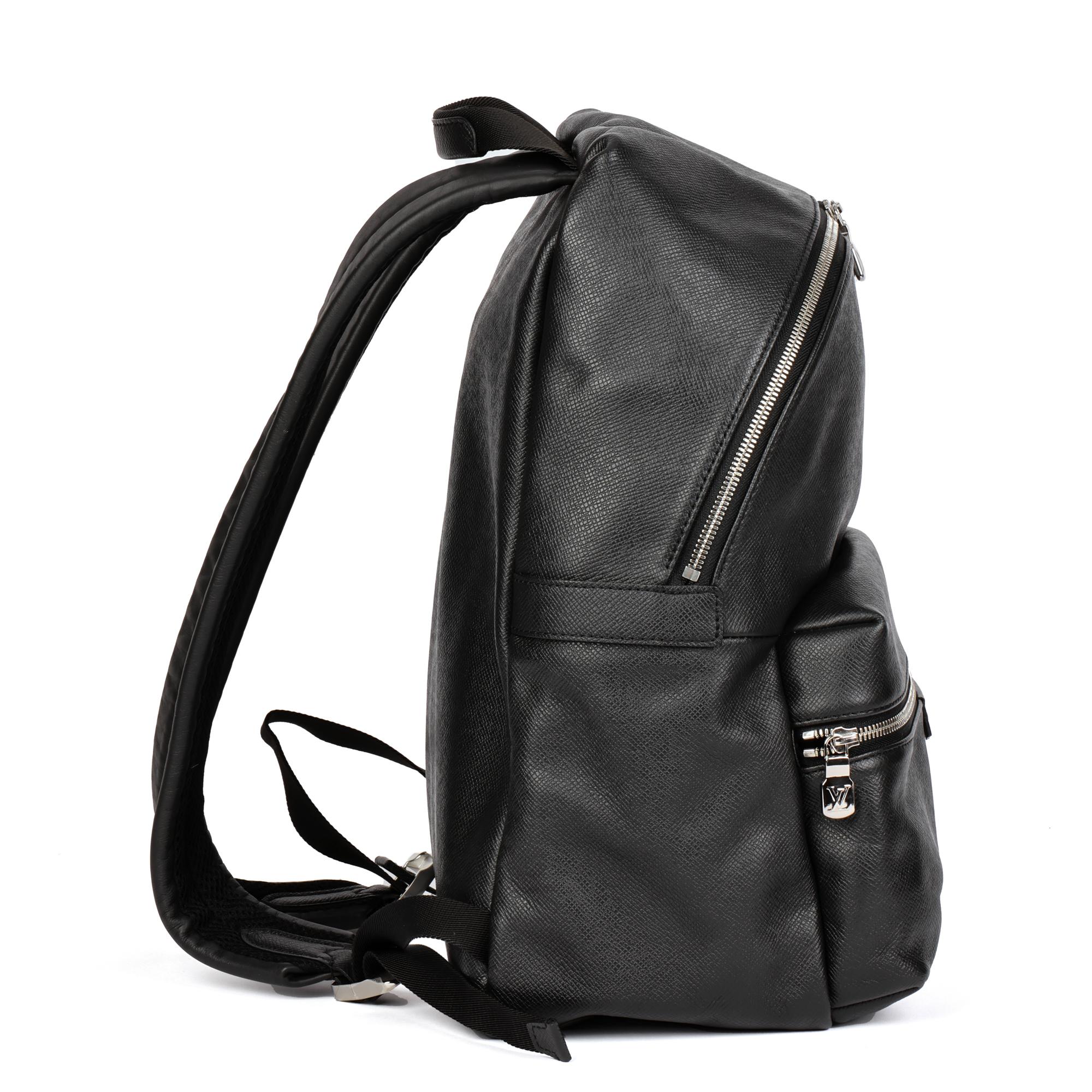 LOUIS VUITTON Black Taiga Leather Discovery PM Backpack  In Excellent Condition For Sale In Bishop's Stortford, Hertfordshire