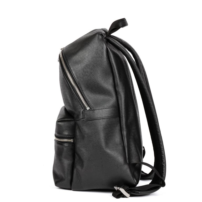 Women's LOUIS VUITTON Black Taiga Leather Discovery PM Backpack  For Sale