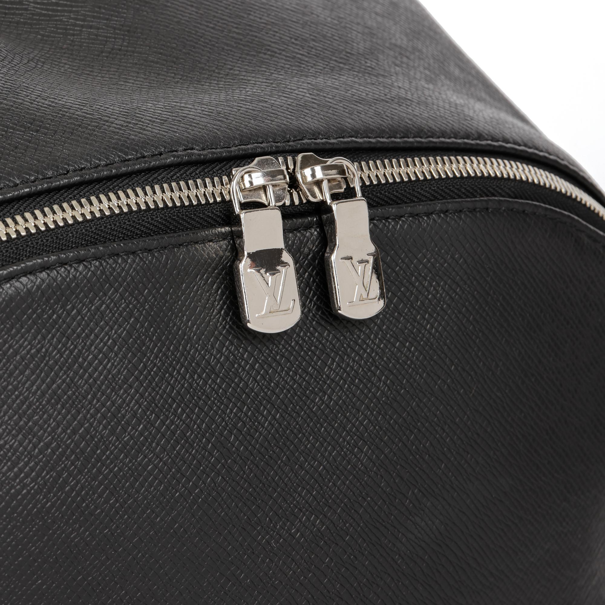Louis Vuitton Black Taiga Leather Discovery PM Backpack en venta 2