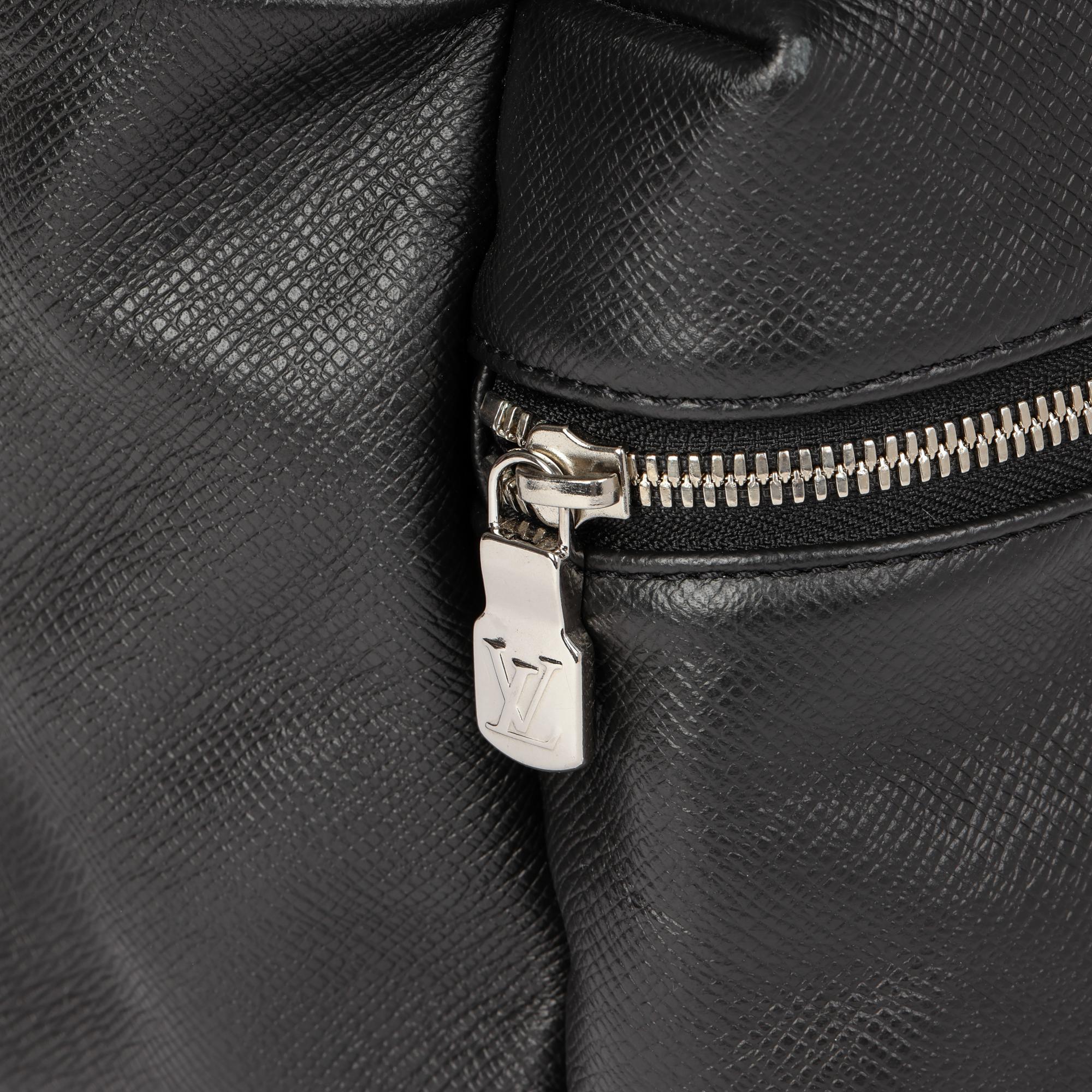 Louis Vuitton Black Taiga Leather Discovery PM Backpack en venta 3