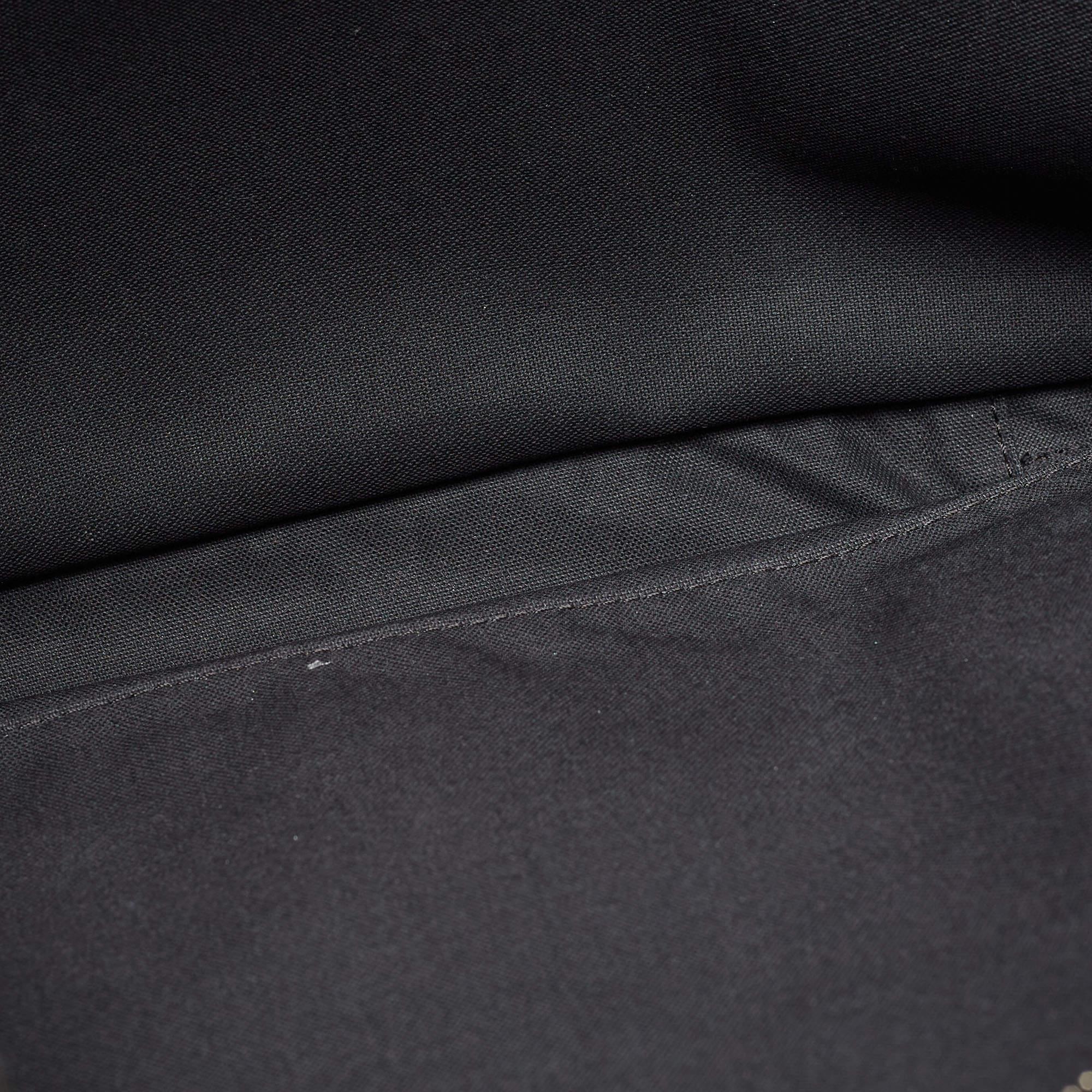 Louis Vuitton - Porte-documents en cuir Taiga noir en vente 8