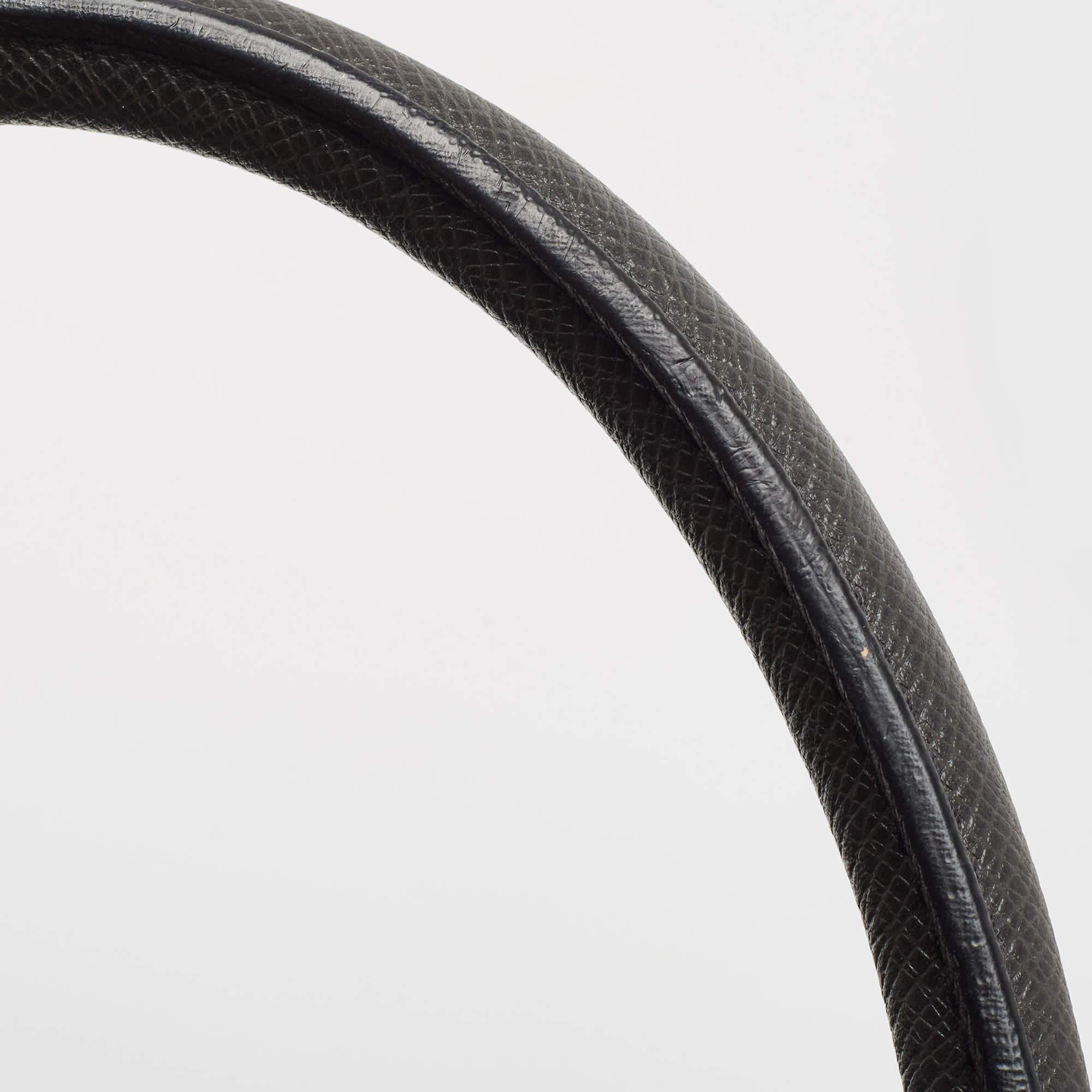 Louis Vuitton - Porte-documents en cuir Taiga noir en vente 9