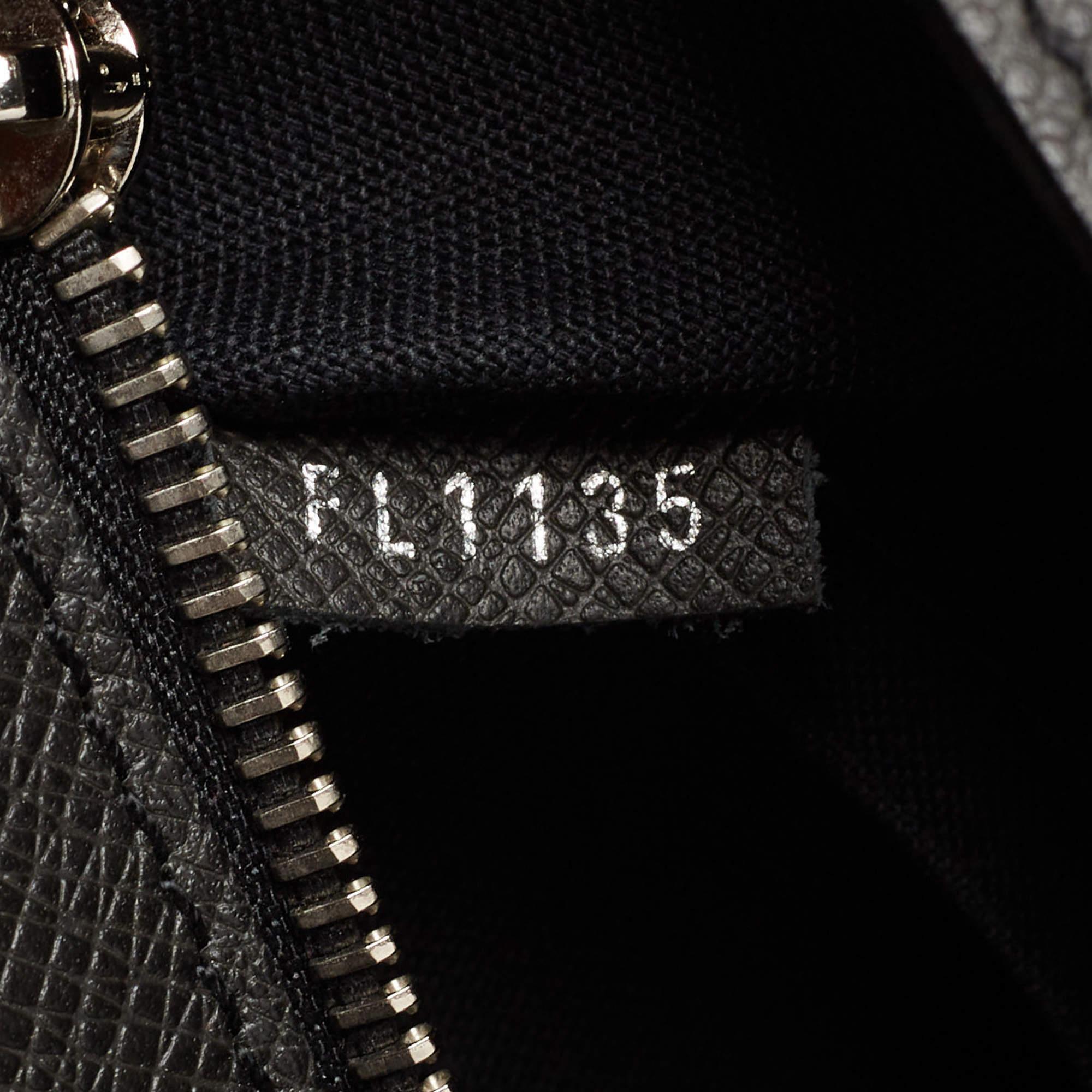 Louis Vuitton Schwarze Taiga Dokumenten-Aktentaschetasche aus Leder in Schwarz im Angebot 10