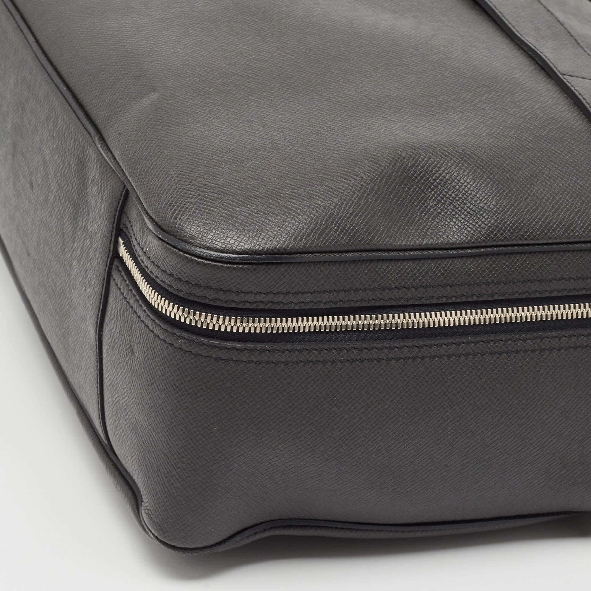 Louis Vuitton Black Taiga Leather Documents Briefcase Bag For Sale 3