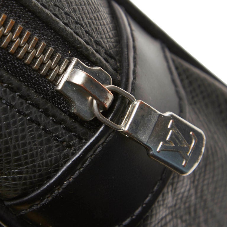 Louis Vuitton Black Taiga Leather Leather Taiga Kaluga Clutch Spain For ...