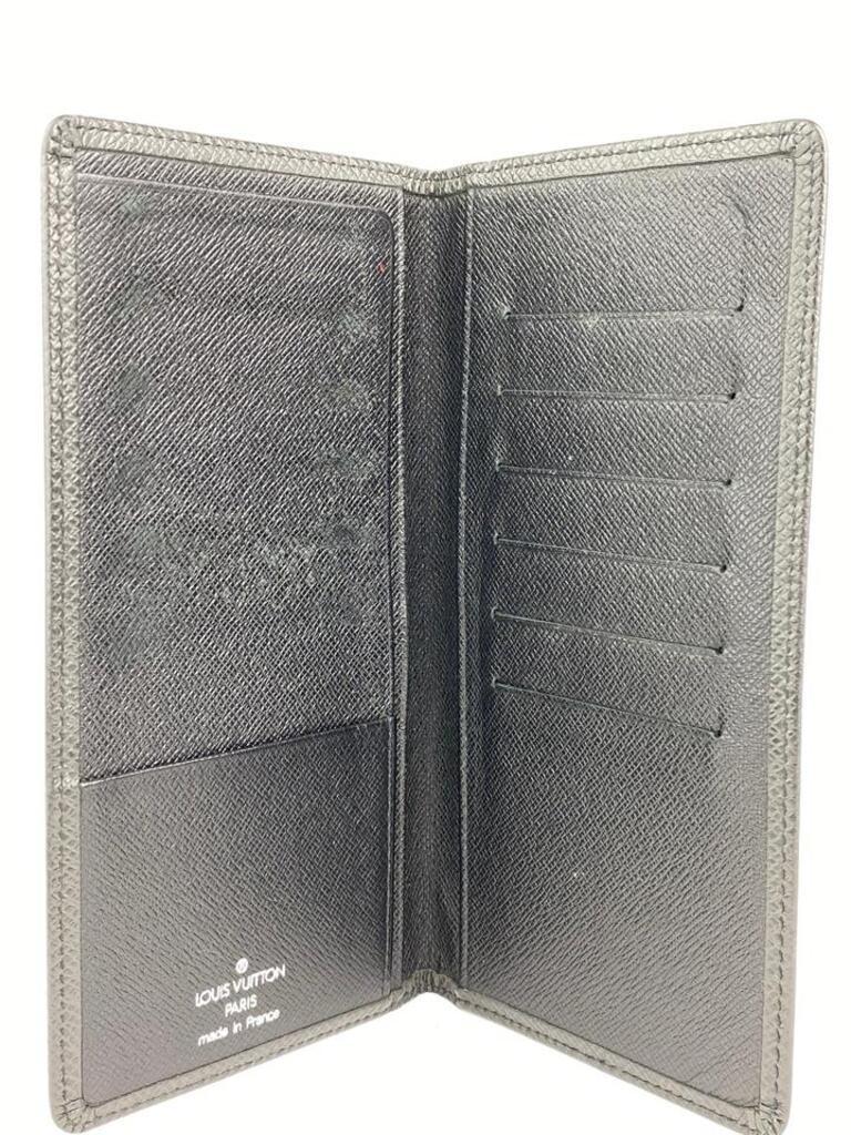 Louis Vuitton Black Taiga Leather Long Bifold Flap Wallet 10ALV102 In Good Condition In Dix hills, NY