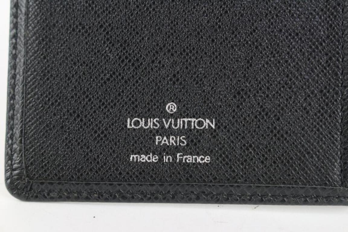 Louis Vuitton Black Taiga Leather Long Bifold Wallet 97lv13 In Good Condition For Sale In Dix hills, NY