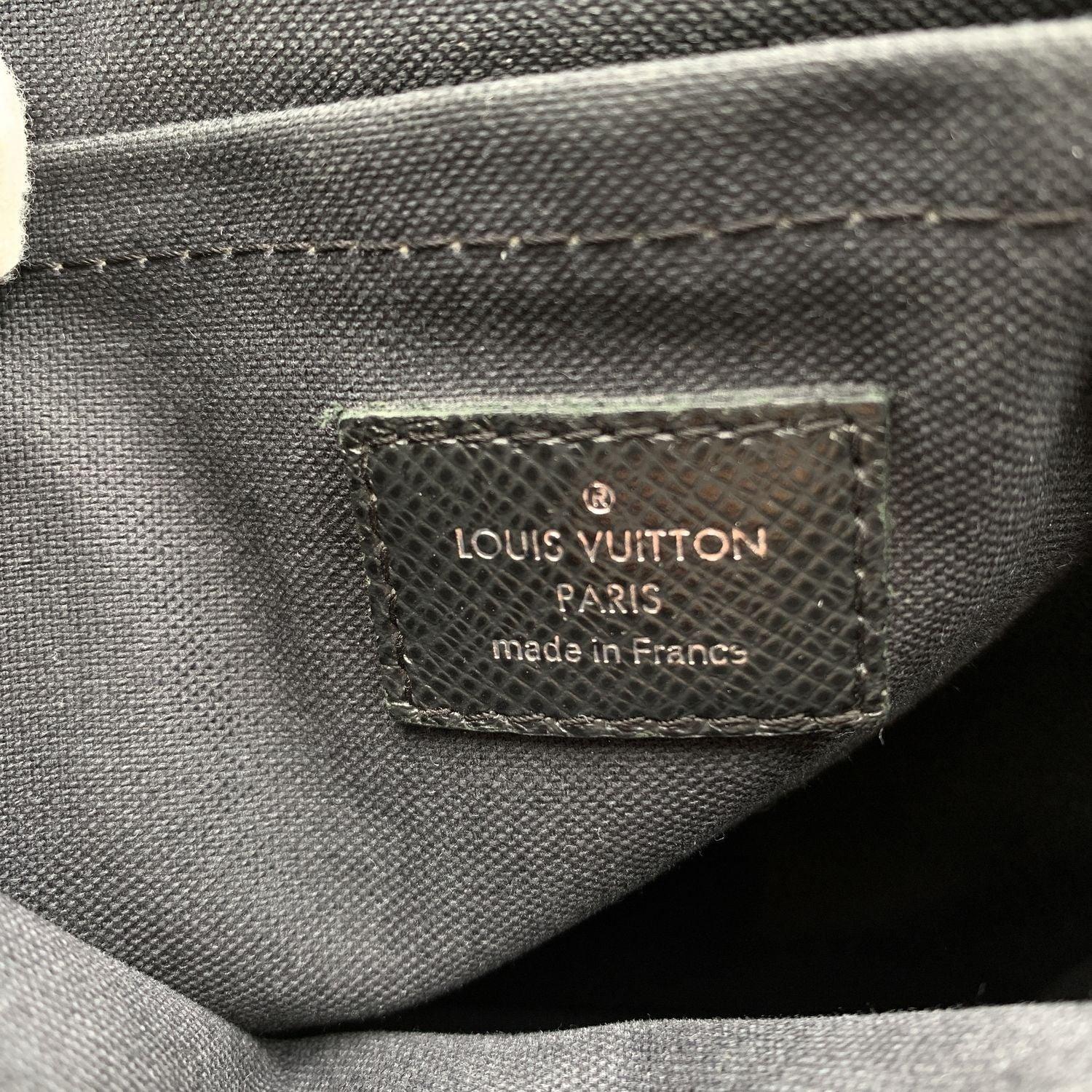 Louis Vuitton Black Taiga Leather Luka Messenger Crossbody Bag 2