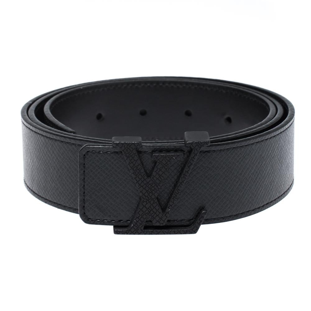 This Initiales belt from Louis Vuitton is simple in design but nevertheless quite appealing. The Taiga leather belt in black has a buckle in the form of an enlarged LV symbol. The belt has a textured surface and is perfect to adorn your waist and