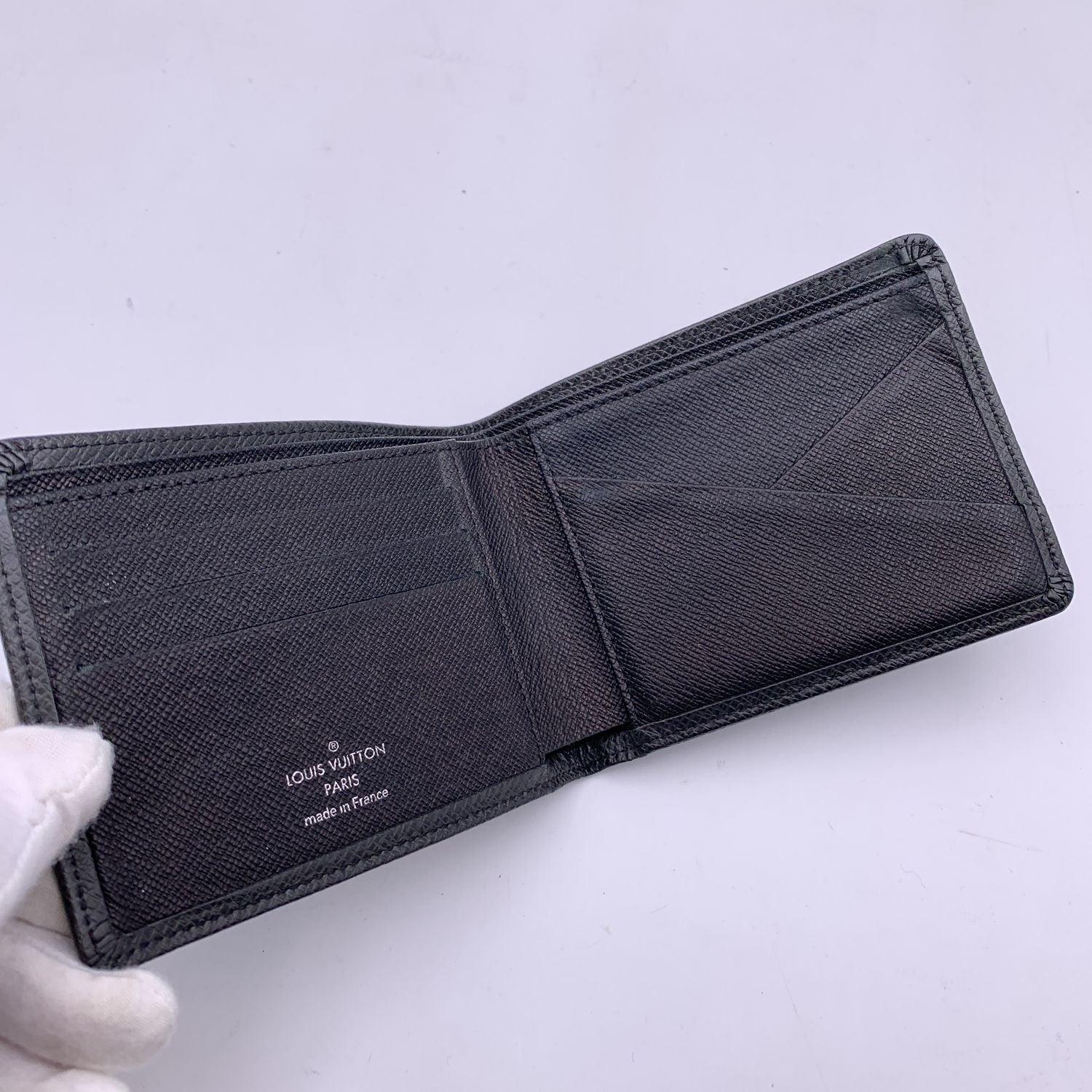 Louis Vuitton Black Taiga Leather Multiple Bifold Wallet In Excellent Condition In Rome, Rome