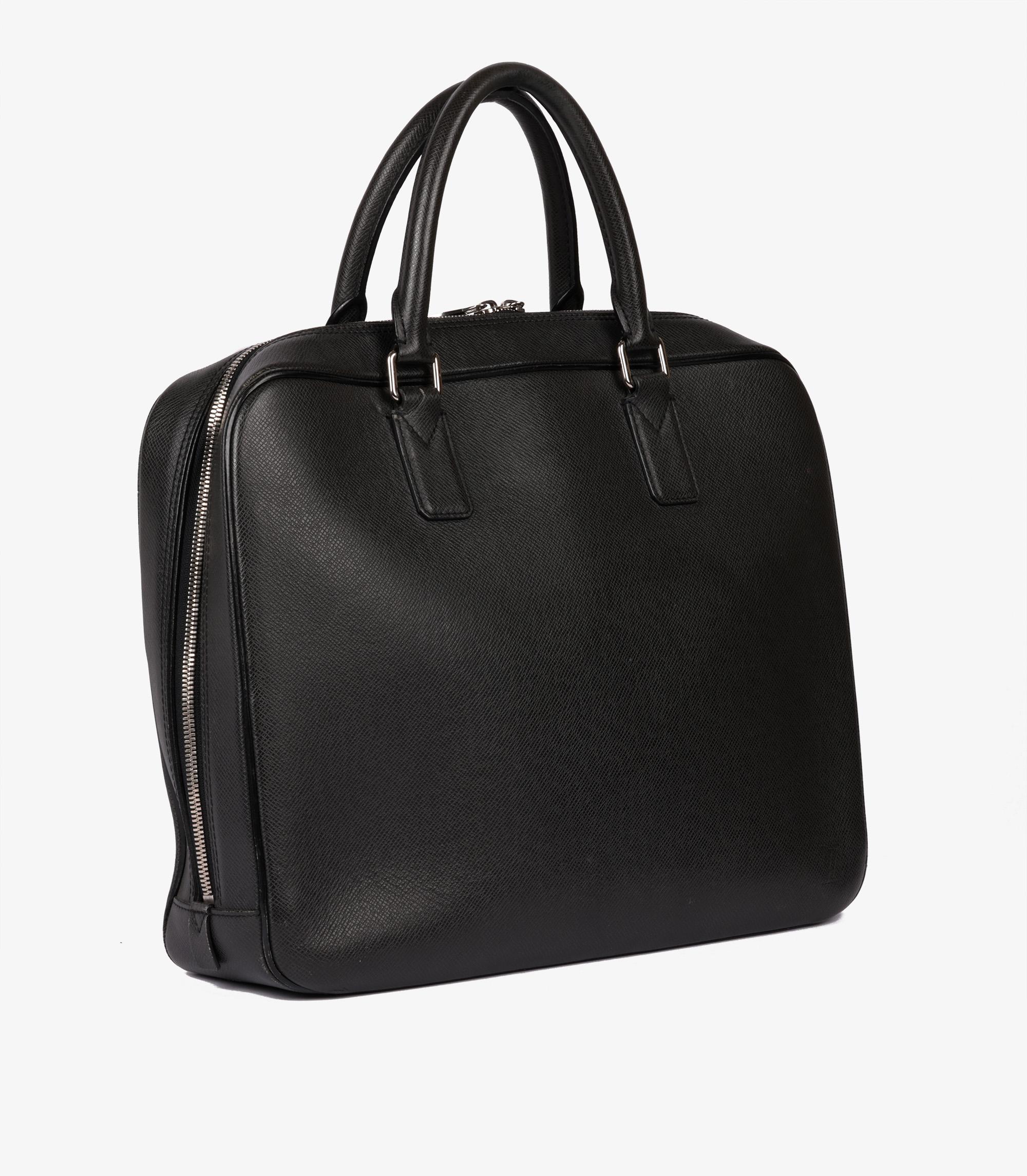 Louis Vuitton Black Taiga Leather Neo Igor Briefcase In Excellent Condition For Sale In Bishop's Stortford, Hertfordshire