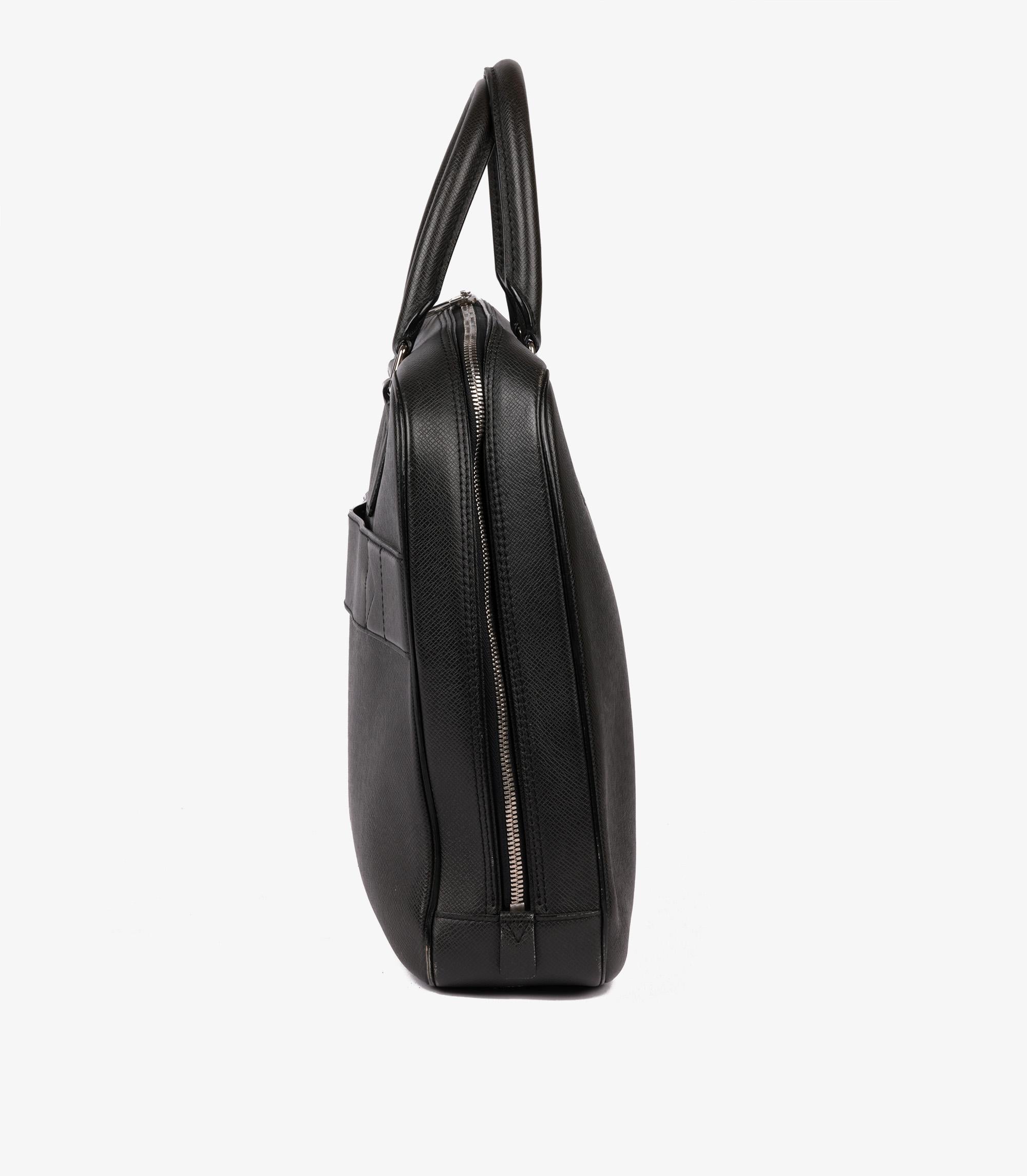 Women's or Men's Louis Vuitton Black Taiga Leather Neo Igor Briefcase For Sale
