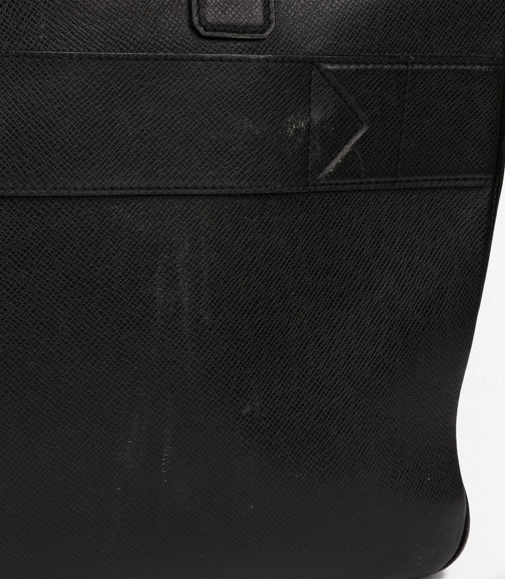 Louis Vuitton Black Taiga Leather Neo Igor Briefcase For Sale 4