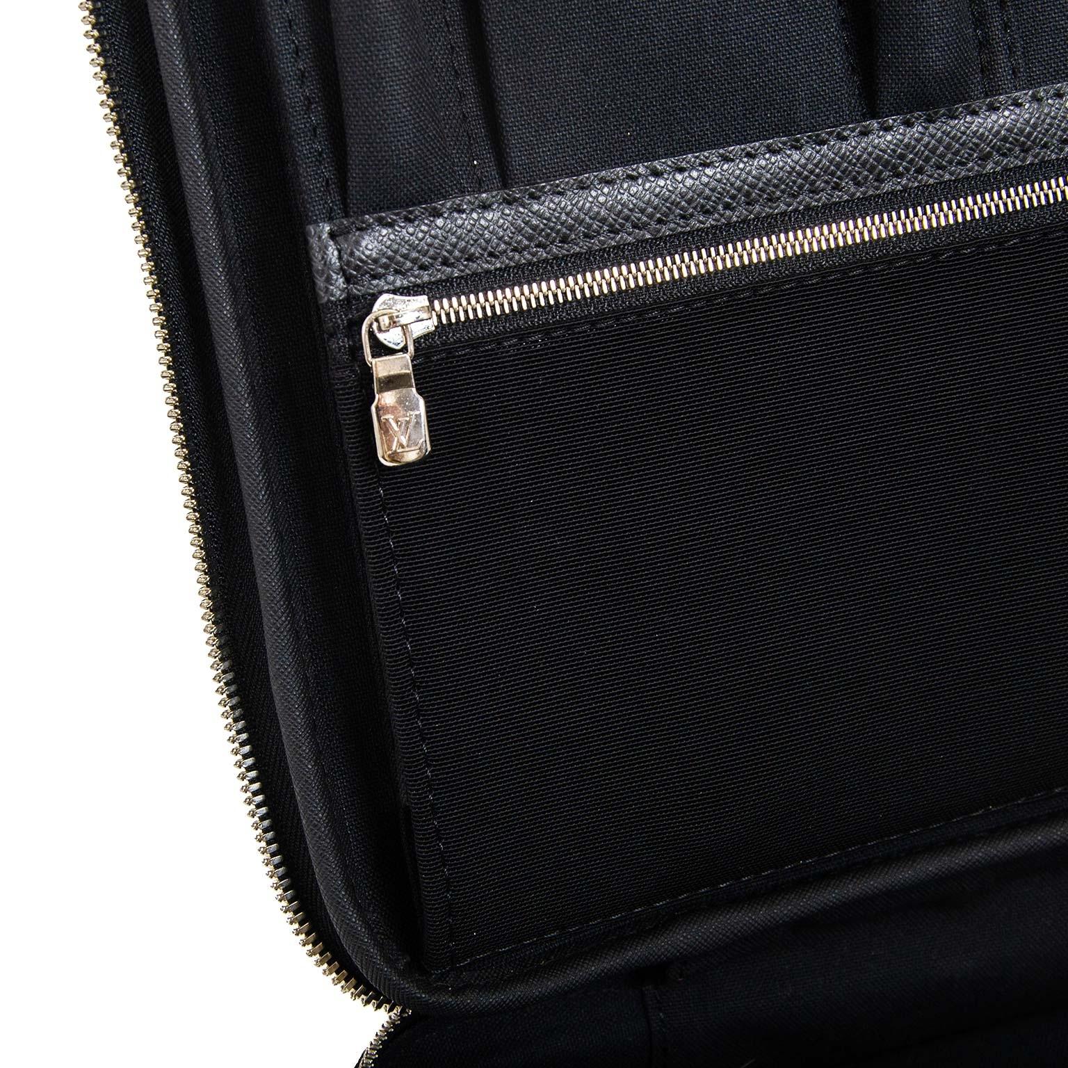 Louis Vuitton Black Taiga Leather Odessa Computer Case Bag In Good Condition In Antwerp, BE