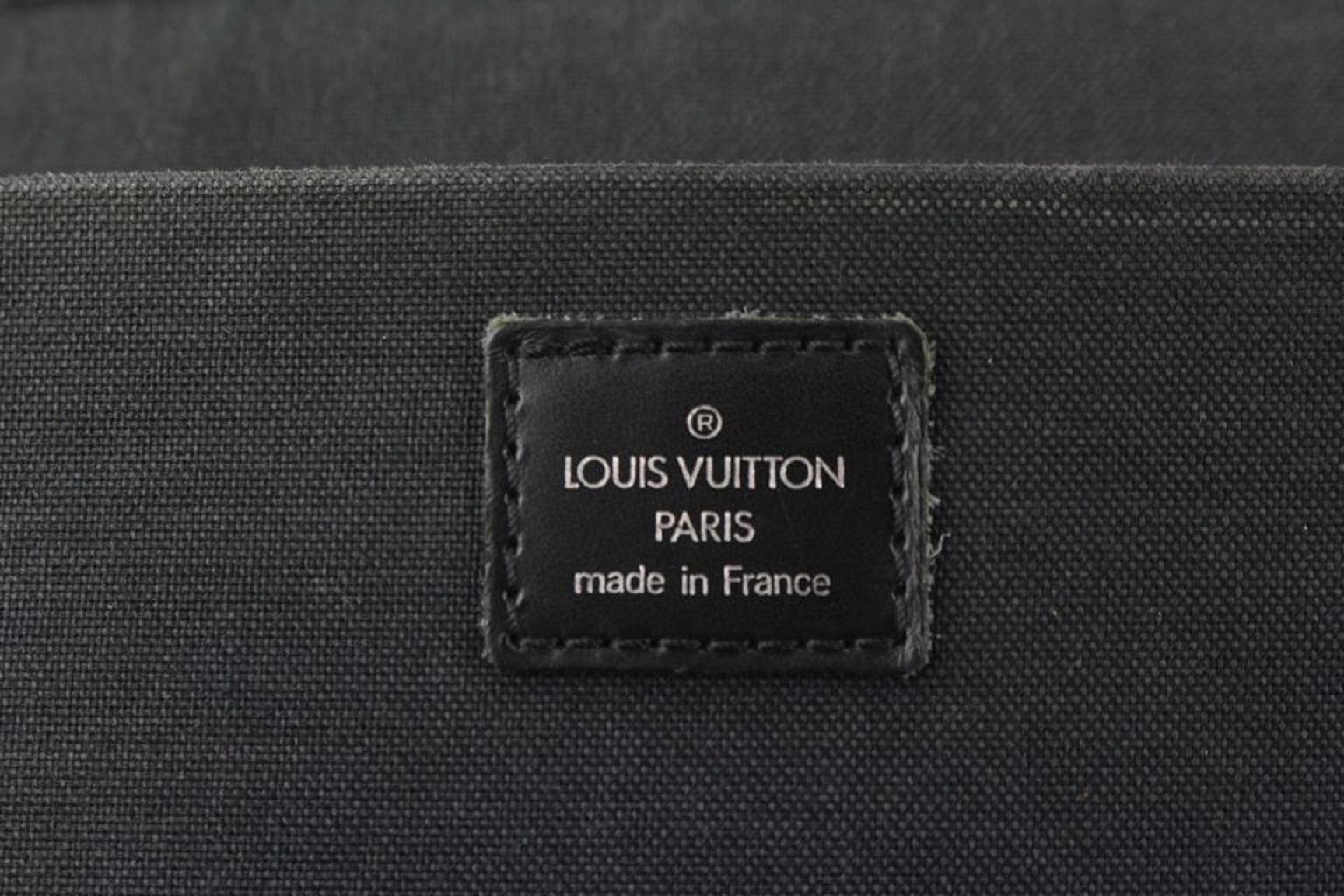 Schwarze Odessa Laptoptasche aus Taiga-Leder von Louis Vuitton 917lv17 im Zustand „Gut“ im Angebot in Dix hills, NY