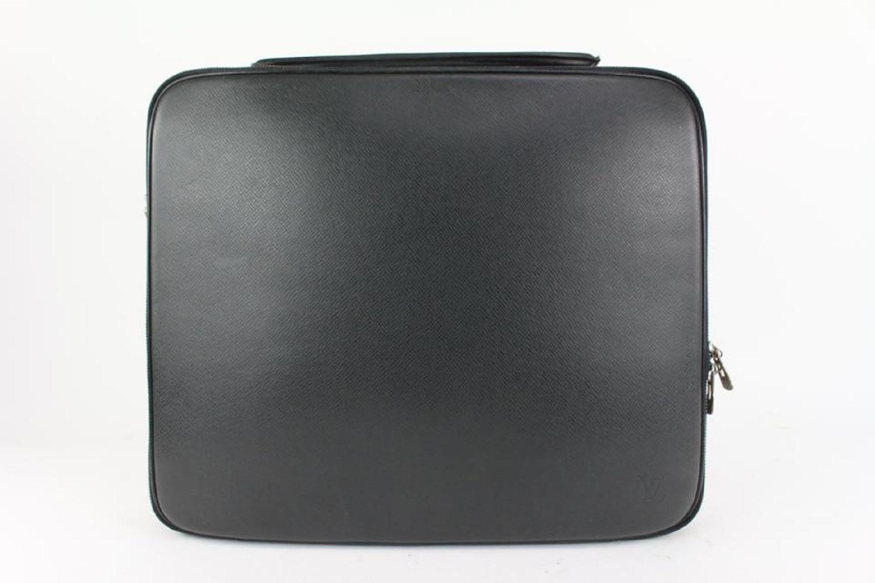 Louis Vuitton Black Taiga Leather Odessa Laptop Bag 917lv17 In Good Condition For Sale In Dix hills, NY
