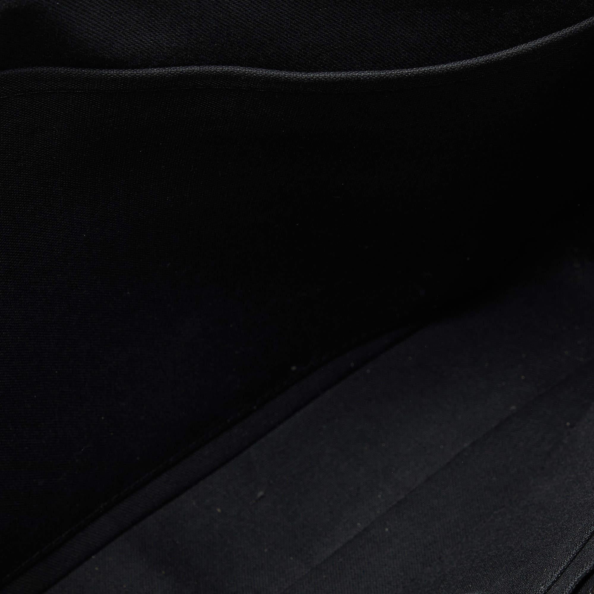 Louis Vuitton Black Taiga Leather Porte Documents Briefcase Bag In Good Condition For Sale In Dubai, Al Qouz 2