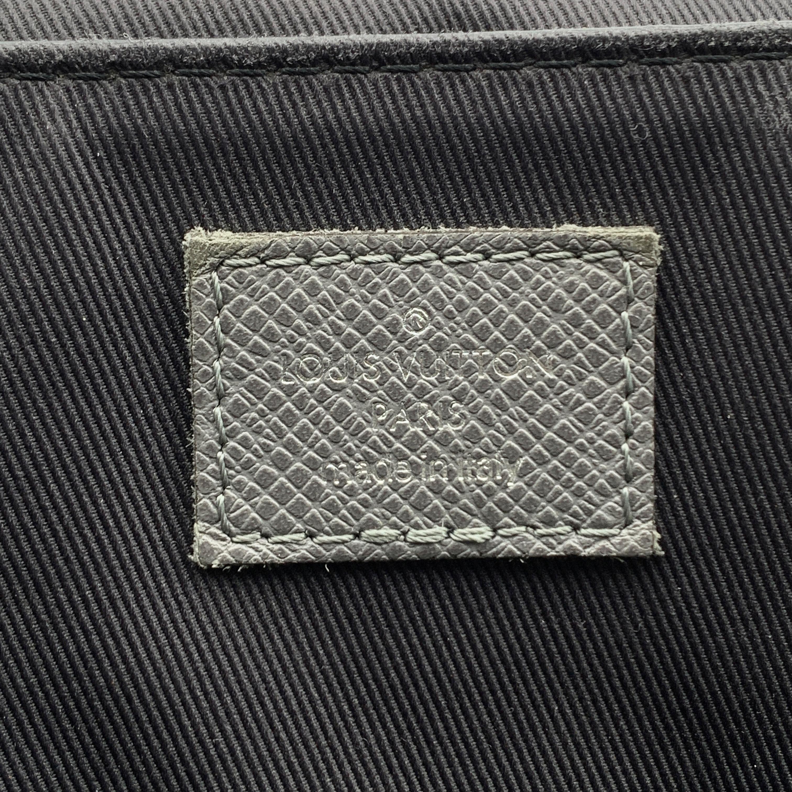 Louis Vuitton Black Taiga Leather Roman PM Unisex Messenger Bag 8