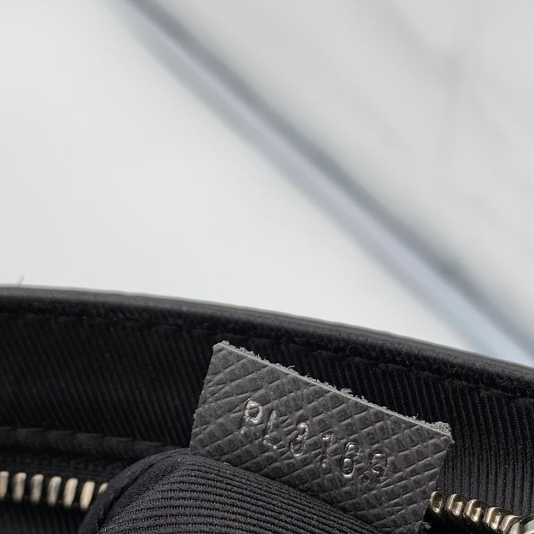 Louis Vuitton Black Taiga Leather Roman PM Unisex Messenger Bag For Sale 10