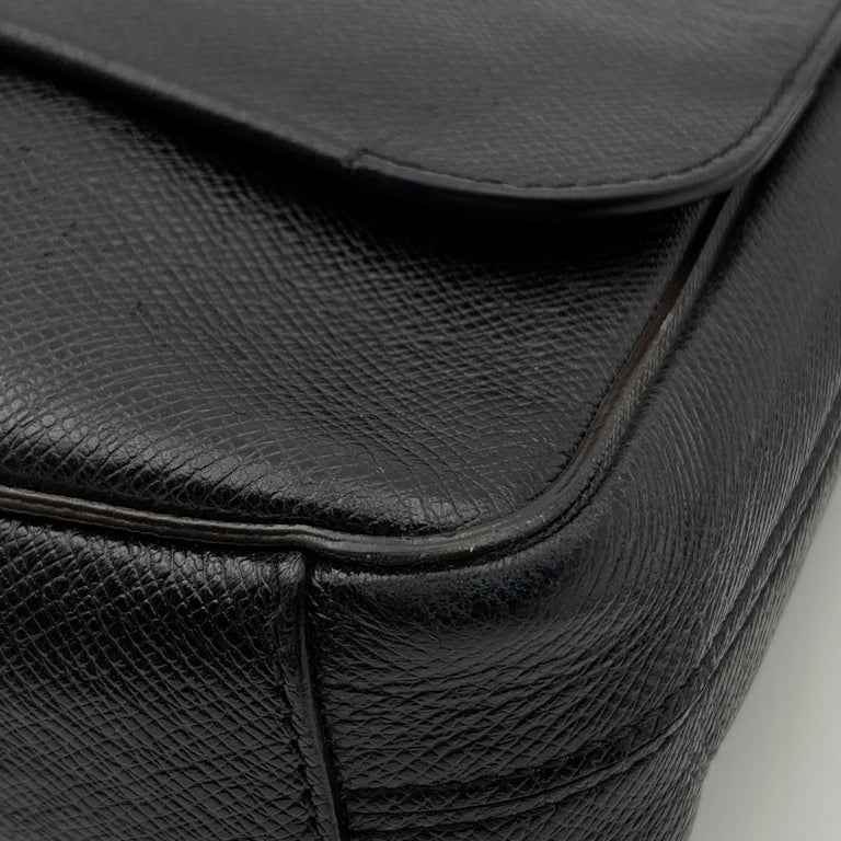 Louis Vuitton Black Taiga Leather Roman PM Unisex Messenger Bag For Sale 2