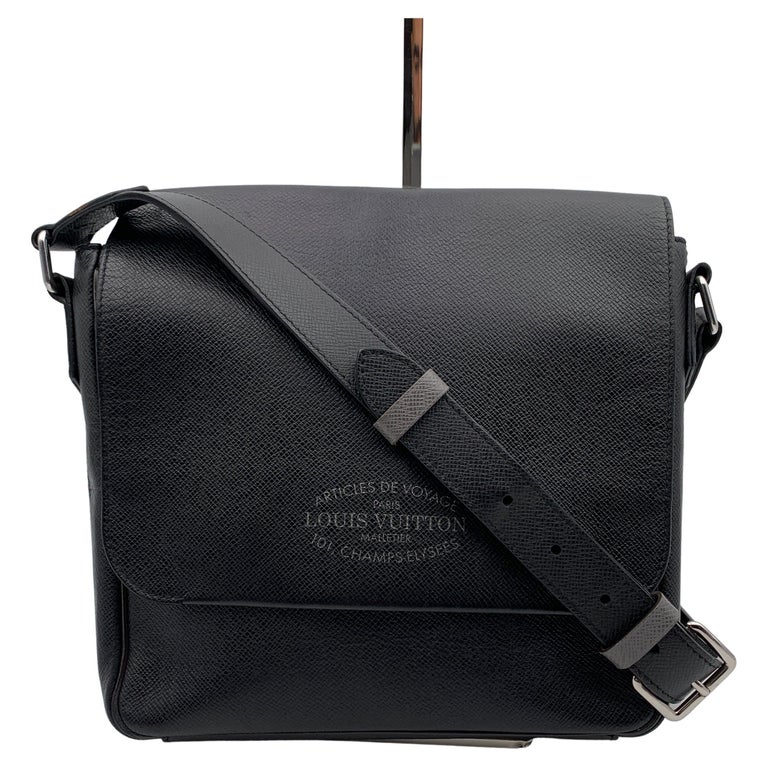 Louis Vuitton Black Taiga Leather Roman PM Unisex Messenger Bag For Sale