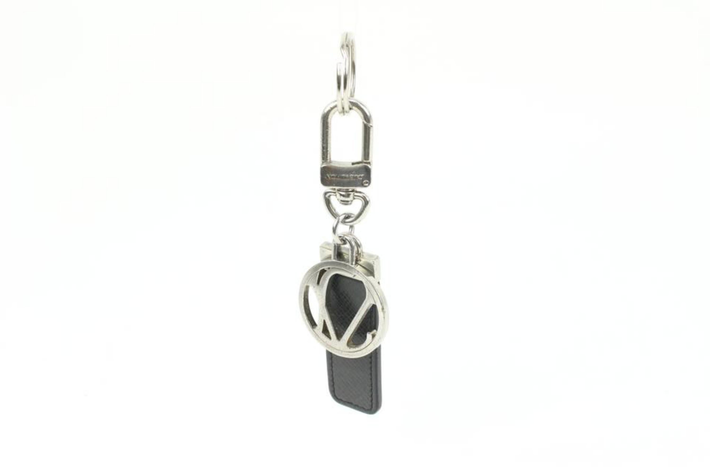 Louis Vuitton Black Taiga Leather Silver Logo Keychain Bag Charm Pendant 3lk412s
Measurements: Length:  1.5