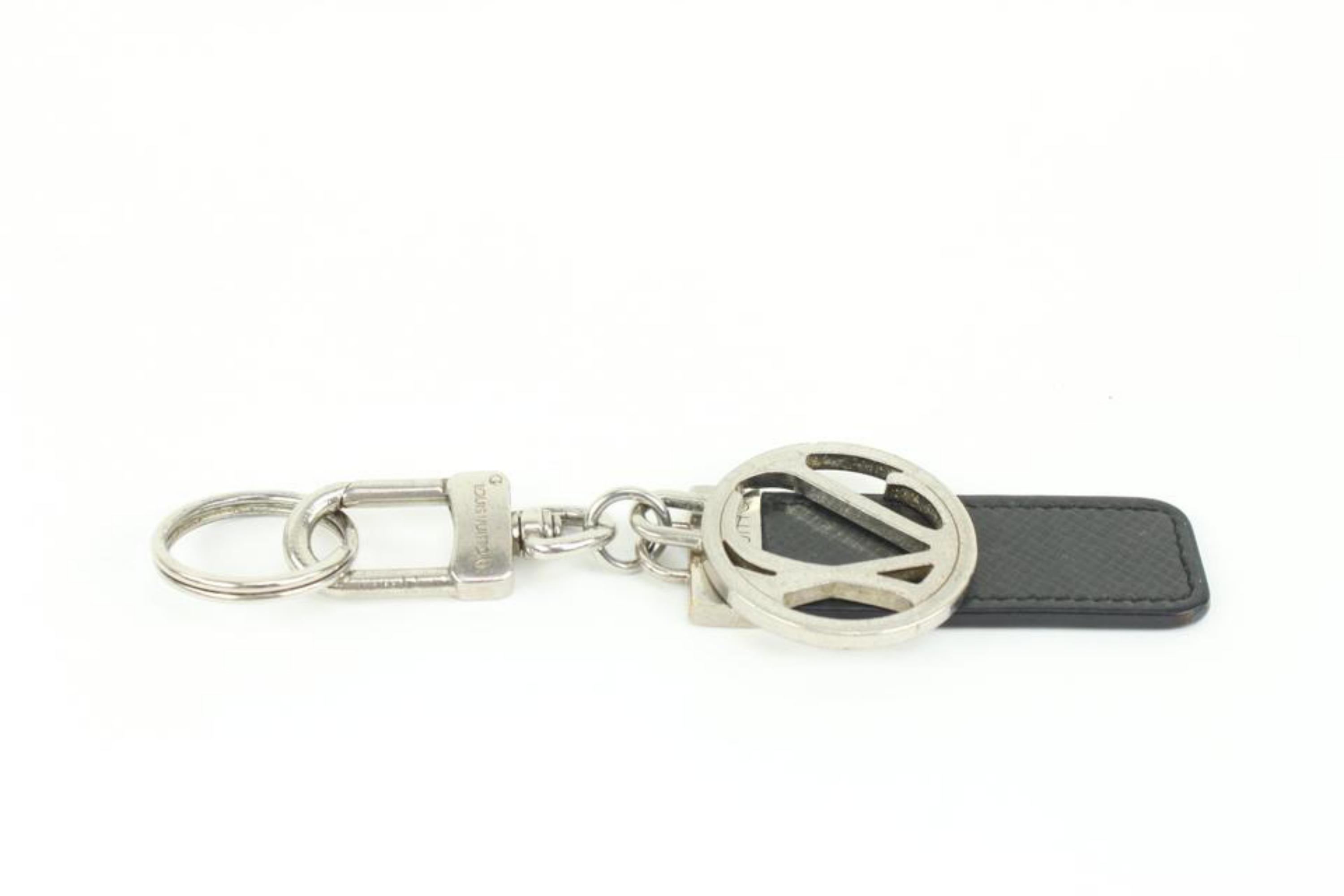 Louis Vuitton Black Taiga Leather Silver Logo Keychain Bag Charm Pendant 3lk412s For Sale 2