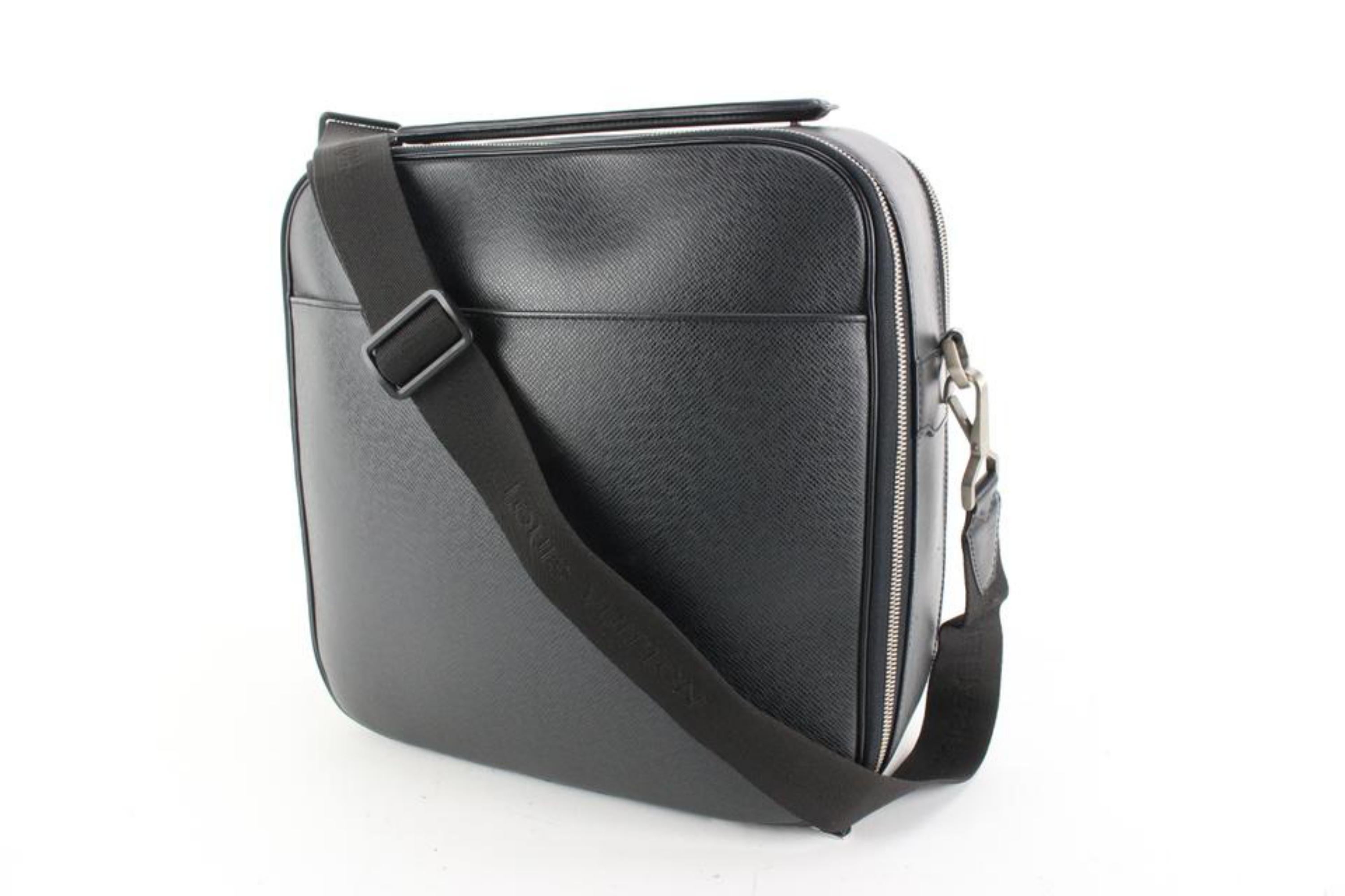 Louis Vuitton Black Taiga Leather Tura 2way Crossbody Messenger Travel 56lk429s For Sale 5