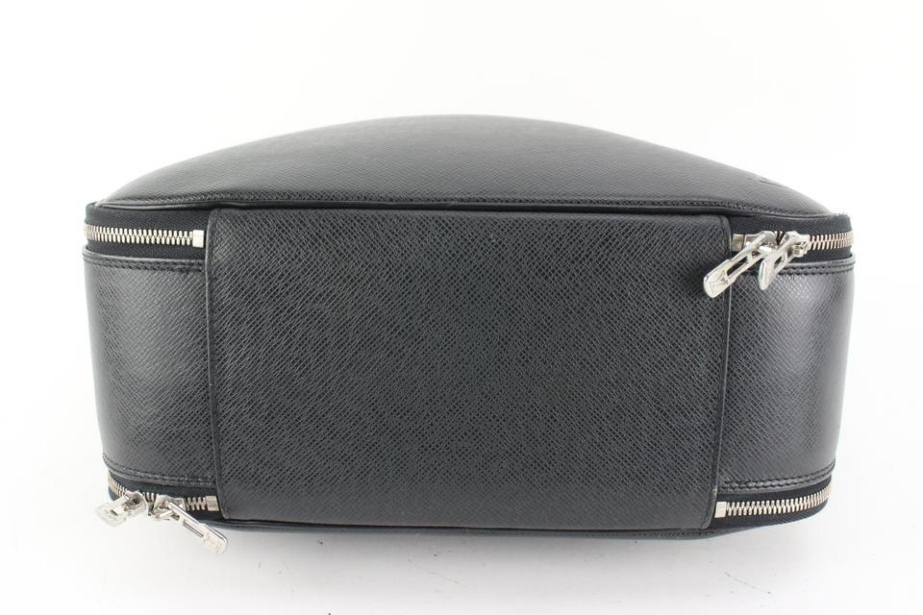 lv taiga messenger bag
