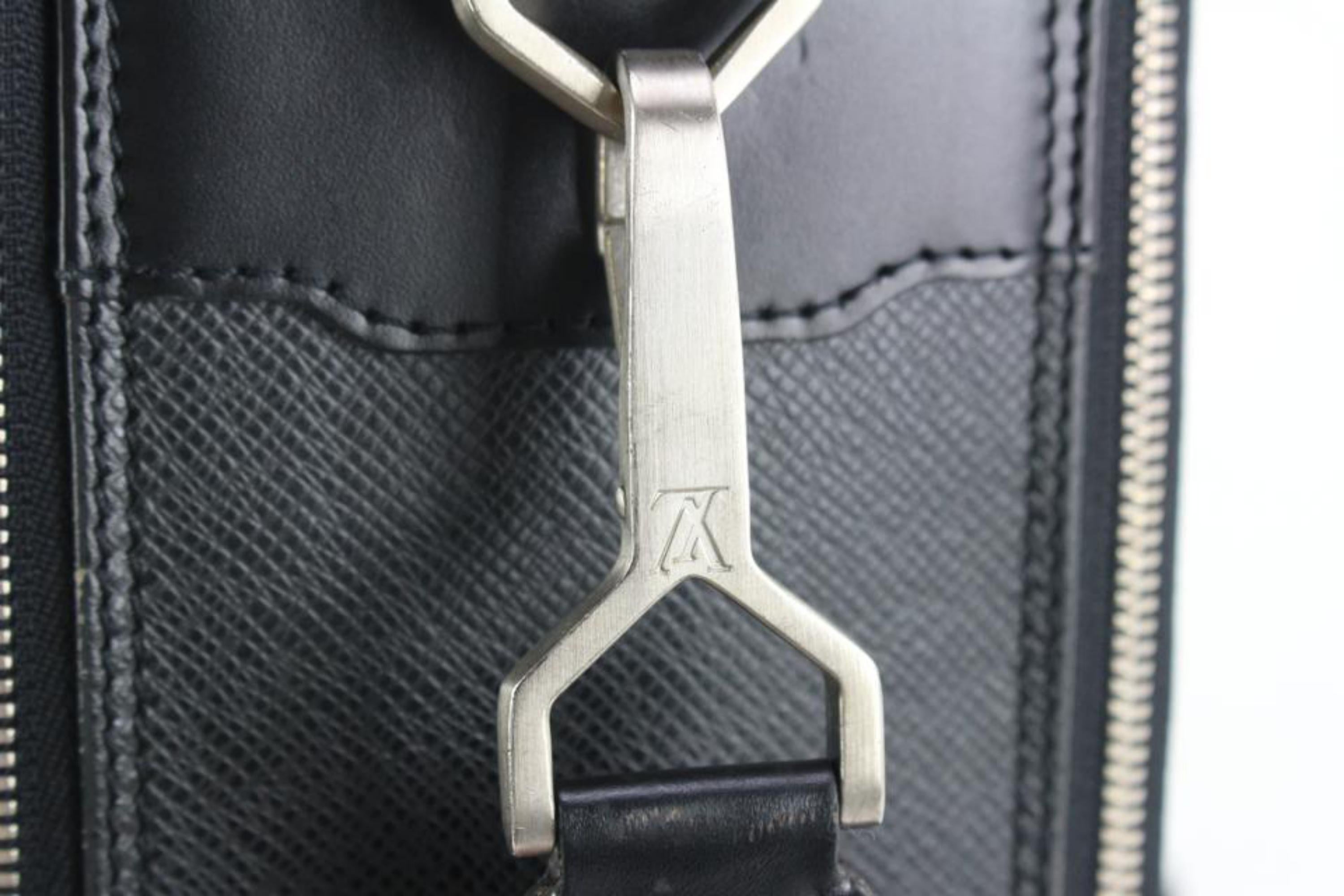 Louis Vuitton Black Taiga Leather Tura 2way Crossbody Messenger Travel 56lk429s For Sale 4