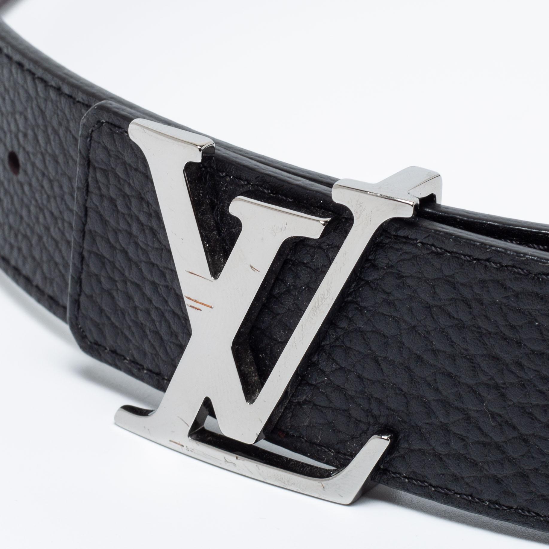 This Initiales belt from Louis Vuitton is simple in design but nevertheless quite appealing. The Taurillion leather belt flaunts a smooth construction with neat stitches and has a gunmetal-tone buckle in the form of an enlarged LV symbol. The