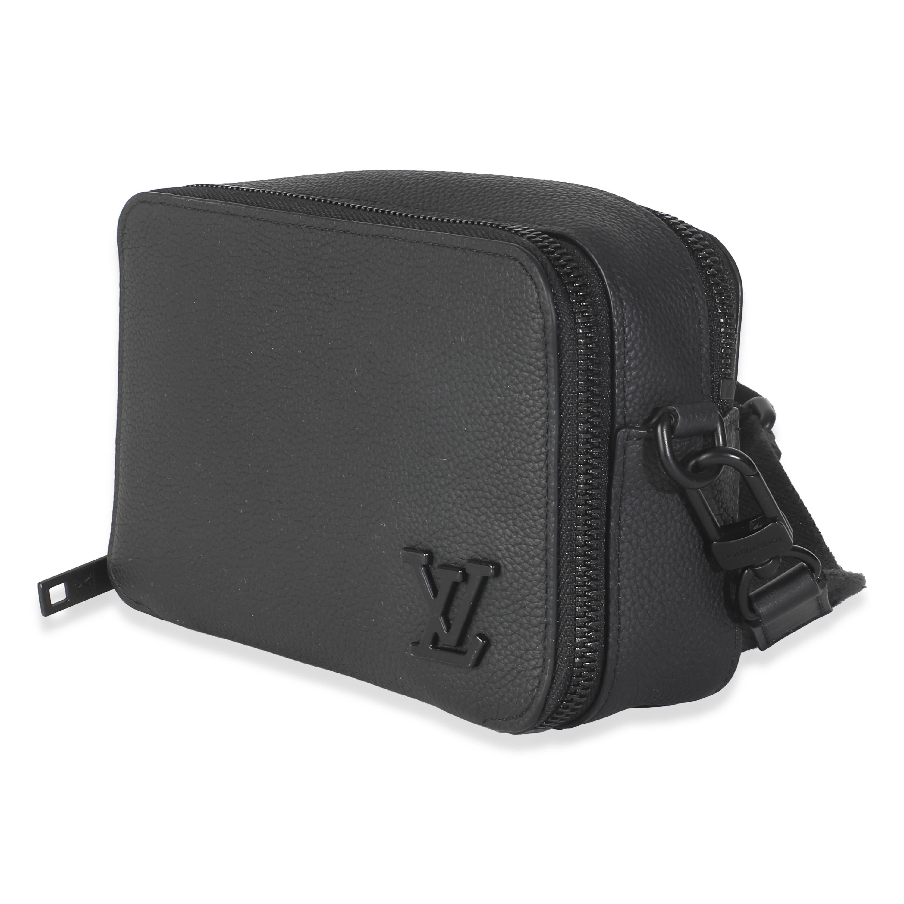 Women's or Men's Louis Vuitton Black Taurillon Alpha Wearable Wallet For Sale