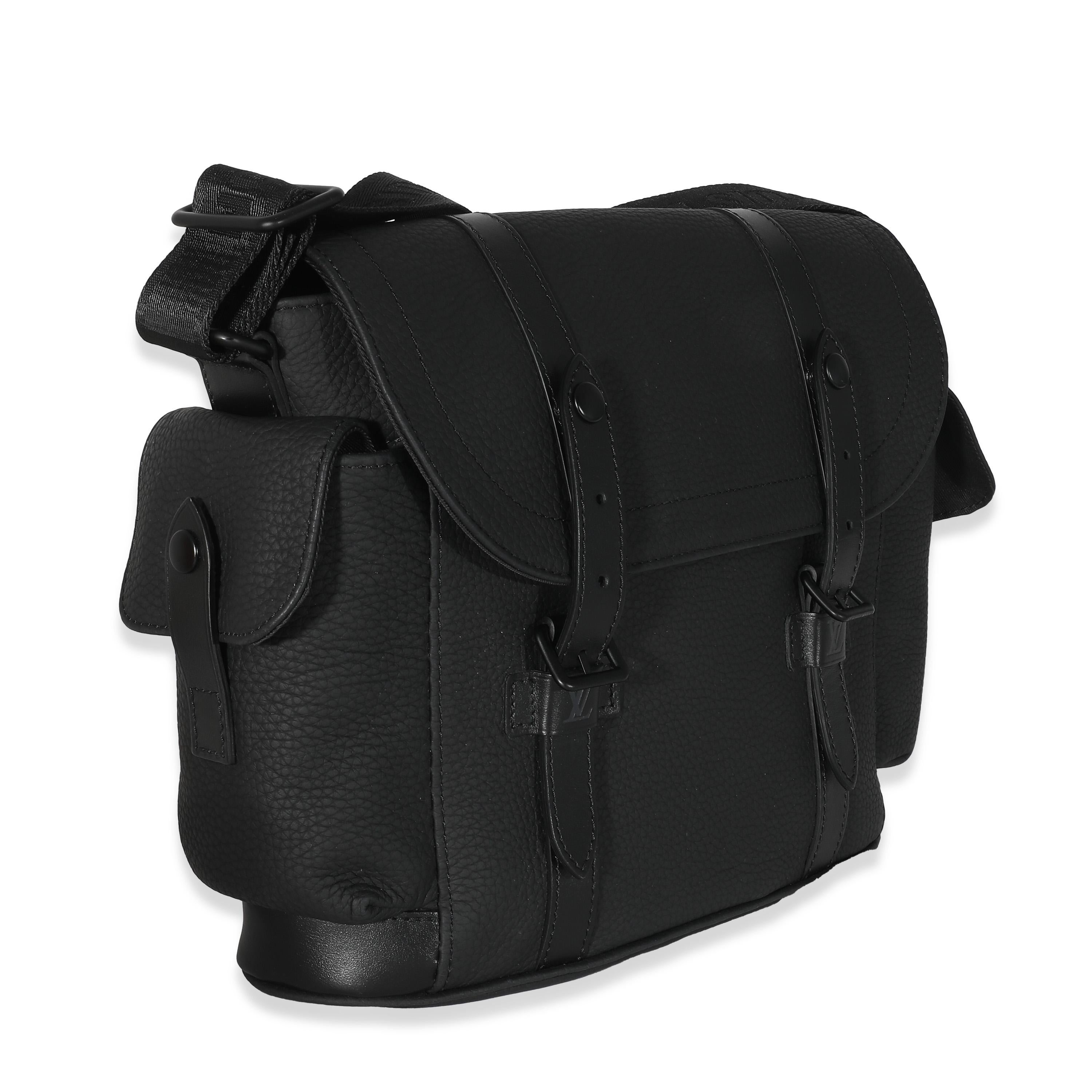 Louis Vuitton Black Taurillon Christopher Messenger In Excellent Condition For Sale In New York, NY