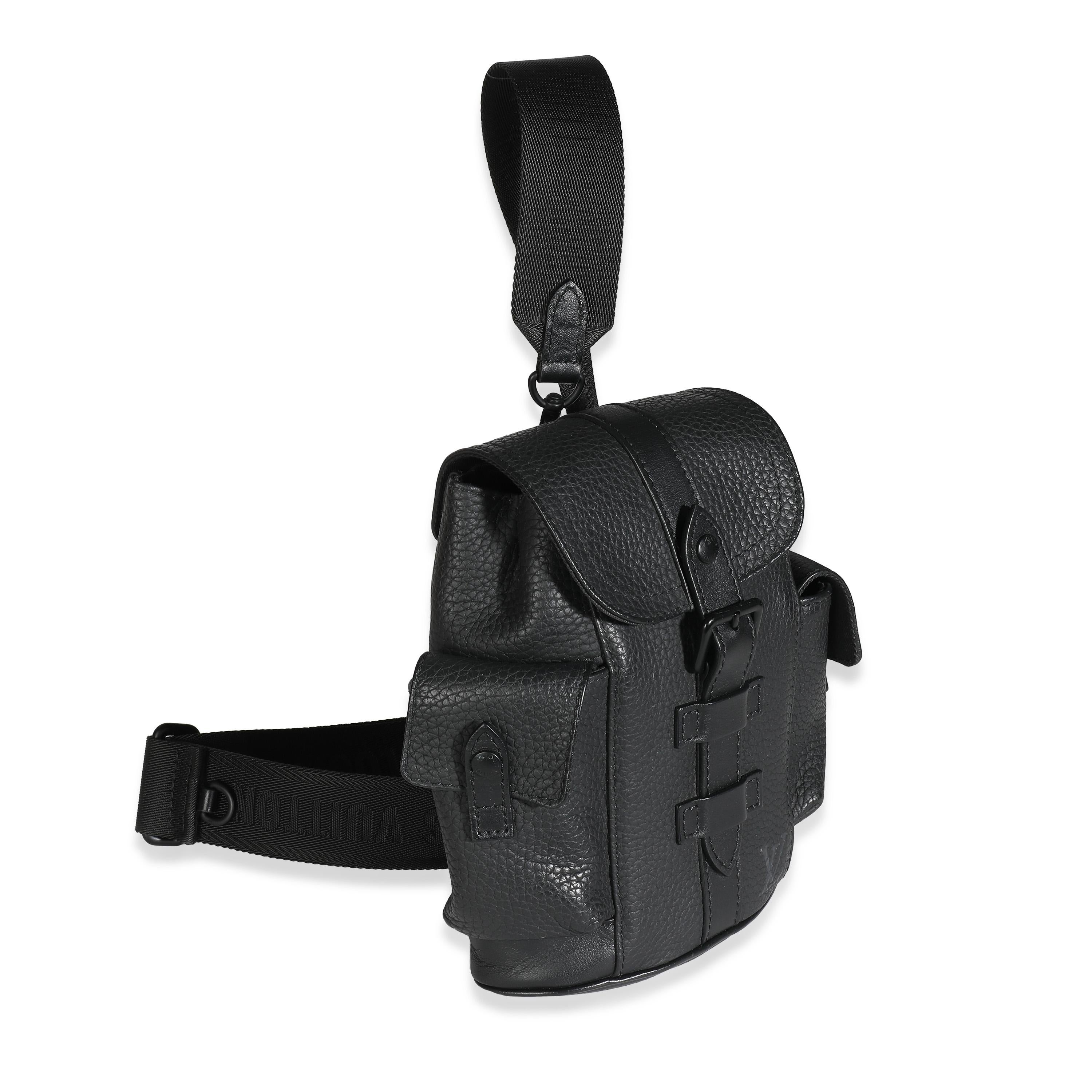 Noir Sac à dos Louis Vuitton Taurillon Christopher XS noir en vente
