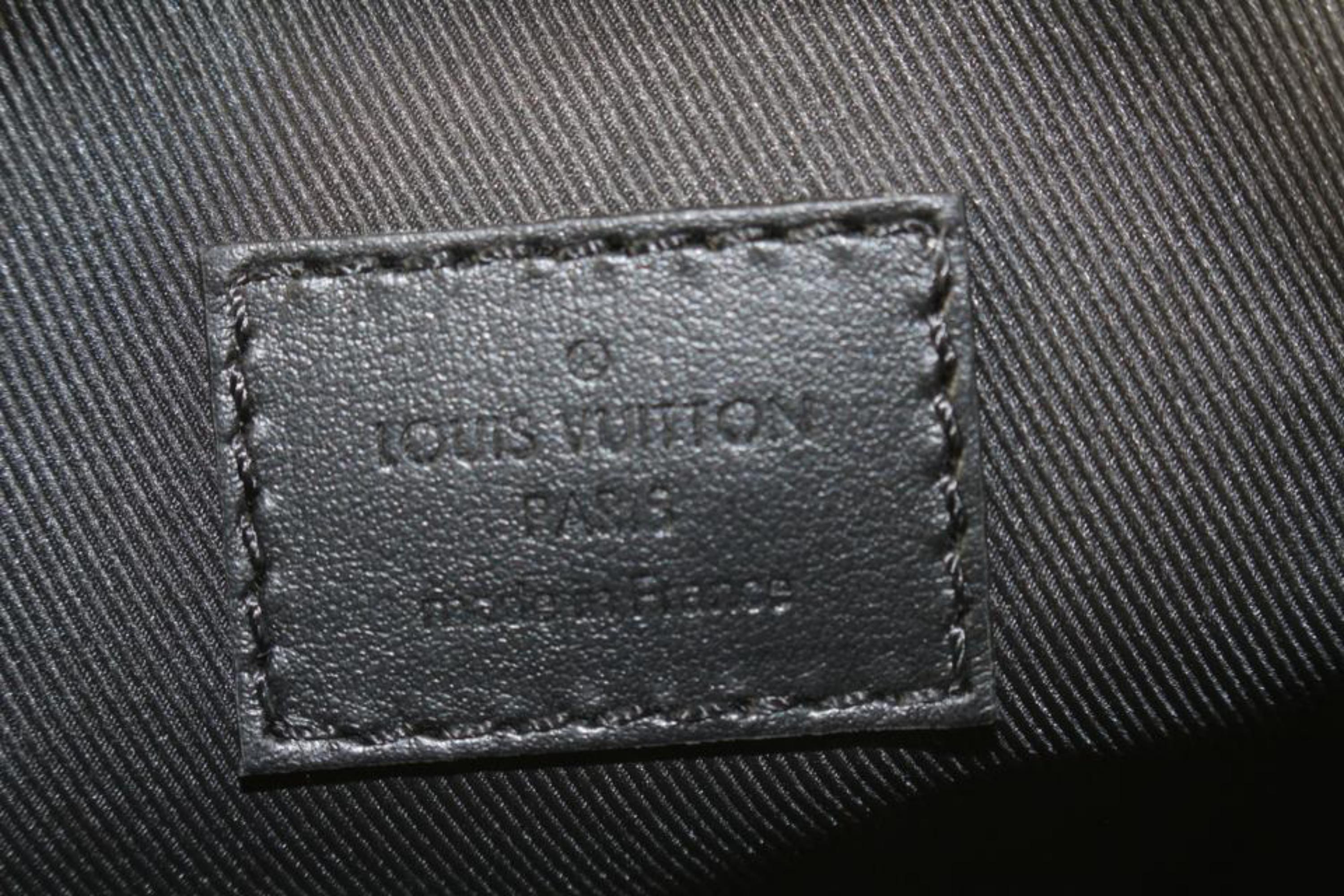 Louis Vuitton Christopher XS Nano White Taurillon Crossbody Sling Phon –  High End Hobbies