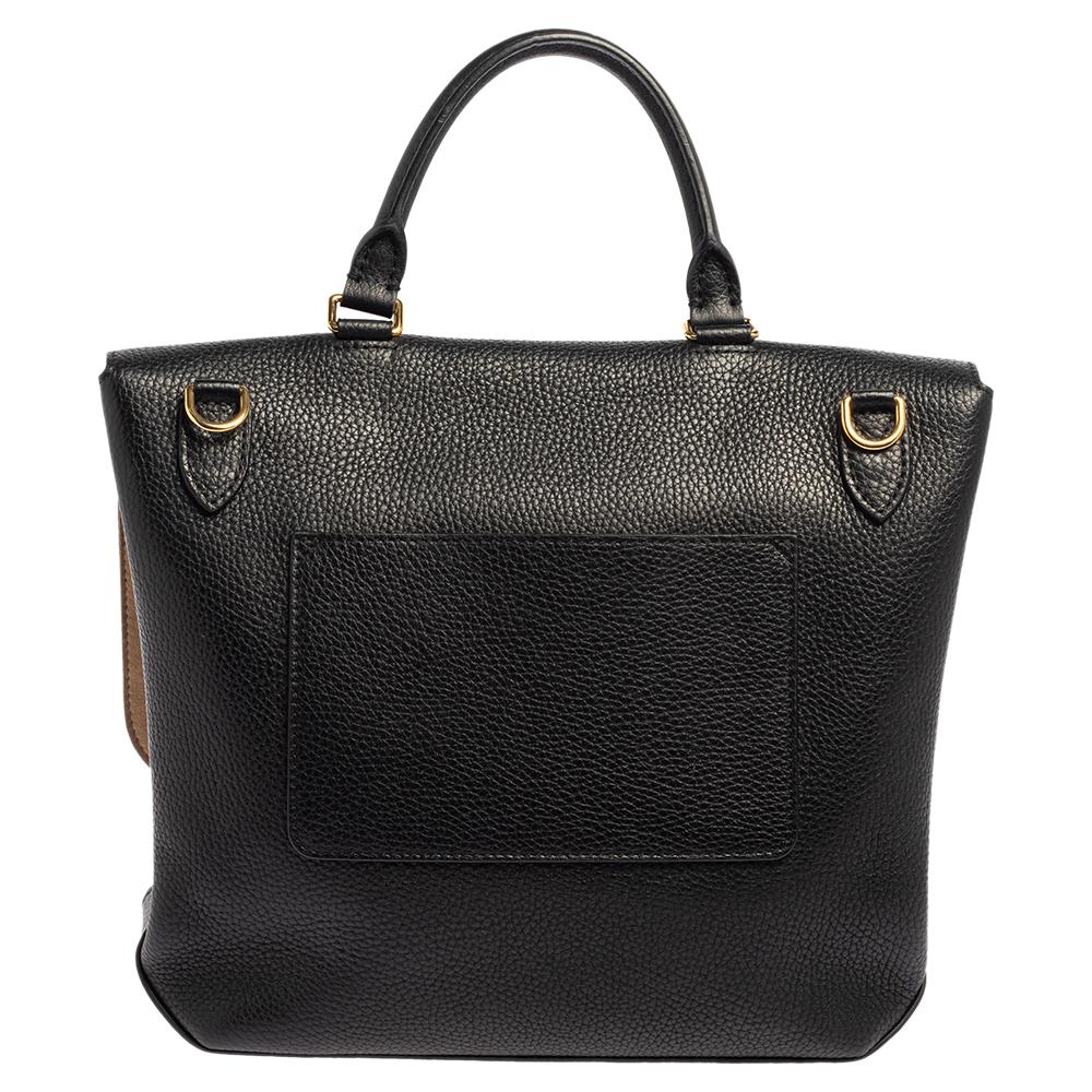 It is every woman's dream to own a Louis Vuitton handbag as appealing as this one. Crafted from taurillon leather, this bag comes in a lovely shade of black. It features a structured design with a top handle and a detachable shoulder strap. While