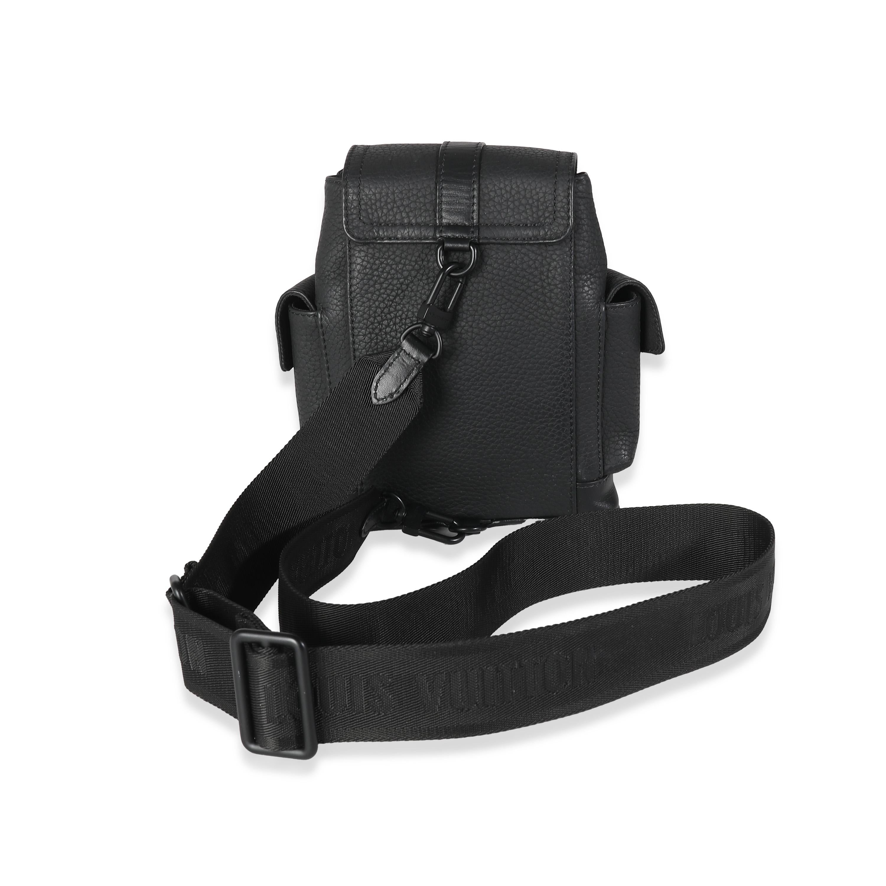 Titolo dell'elenco: Louis Vuitton Nero Taurillon Nano Christophe
SKU: 141145
MSRP: 2720.00 USD
Condizioni: Usato 
Condizioni della borsa: Perfetta
Commenti sulle condizioni: L'articolo non presenta segni di usura.  Vendita finale.
Marchio: Louis
