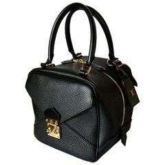 Louis Vuitton Schwarz Taurillon Neo Square Tasche