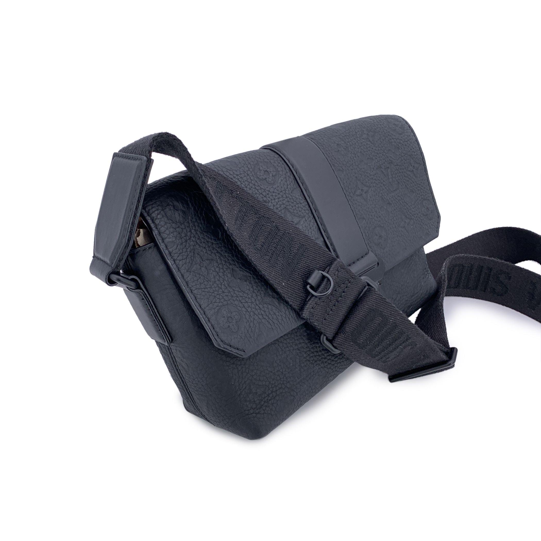 Louis Vuitton Black Taurillon S-Cape Crossbody Messenger Bag M23741 In Excellent Condition In Rome, Rome