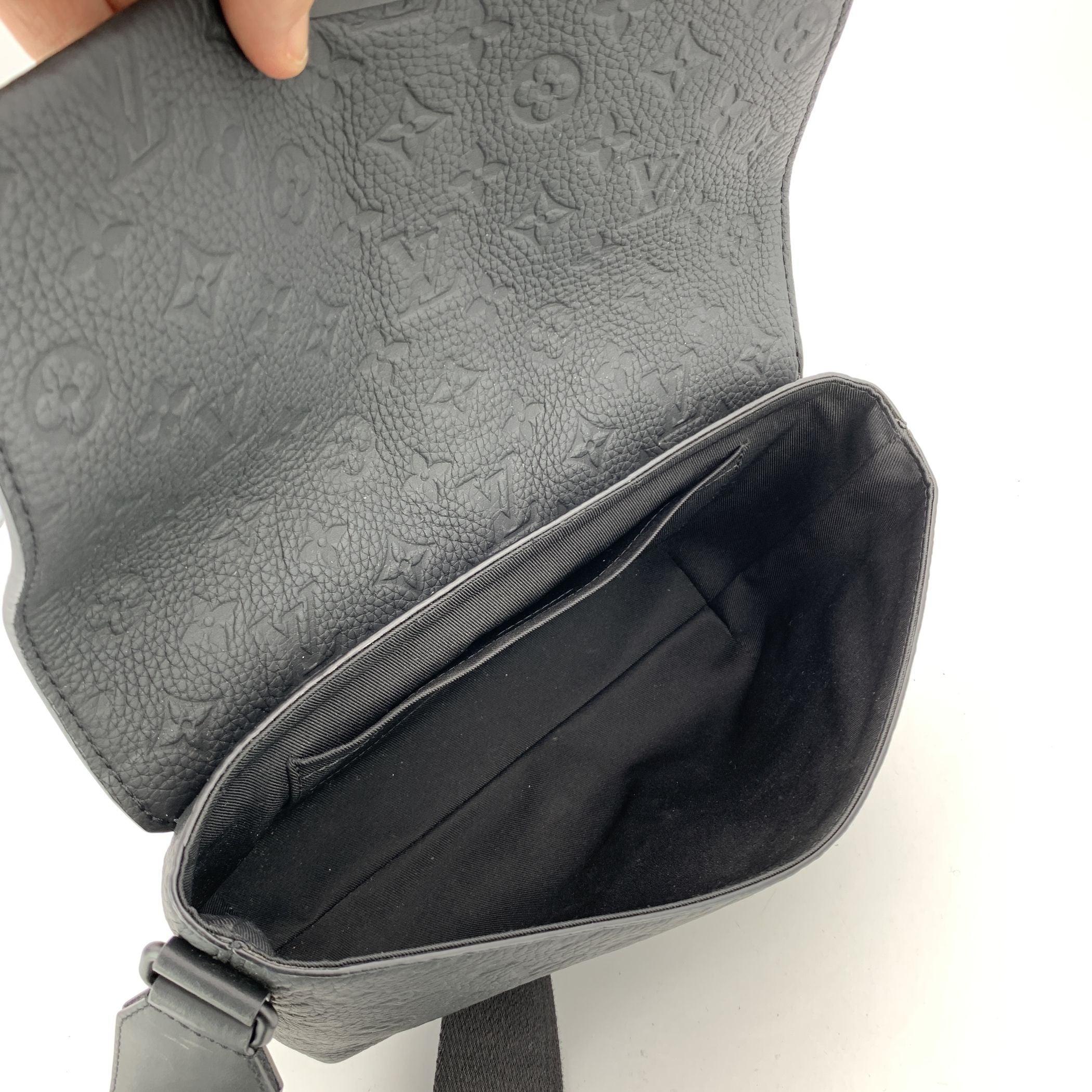 Louis Vuitton Black Taurillon S-Cape Crossbody Messenger Bag M23741 For Sale 1