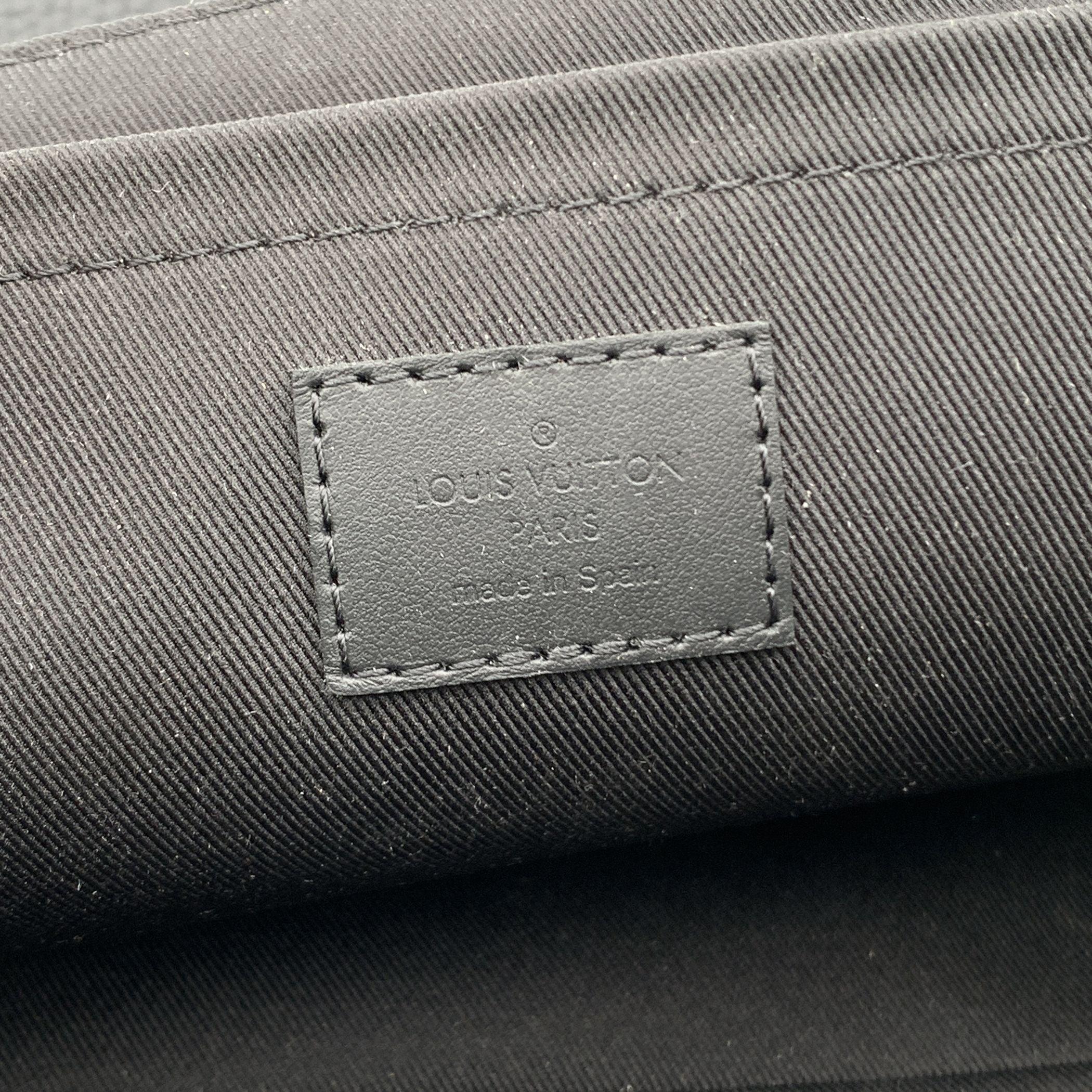 Louis Vuitton Black Taurillon S-Cape Crossbody Messenger Bag M23741 For Sale 2