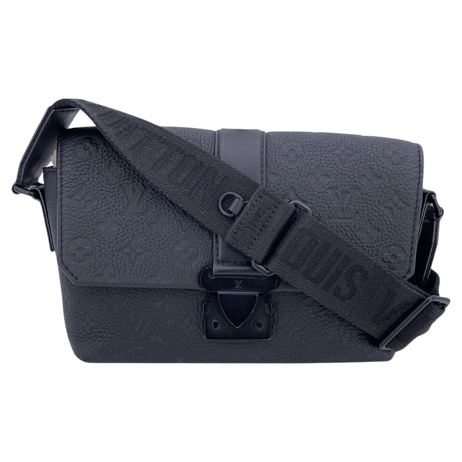 Louis Vuitton Black Taurillon S-Cape Crossbody Messenger Bag M23741 im Angebot