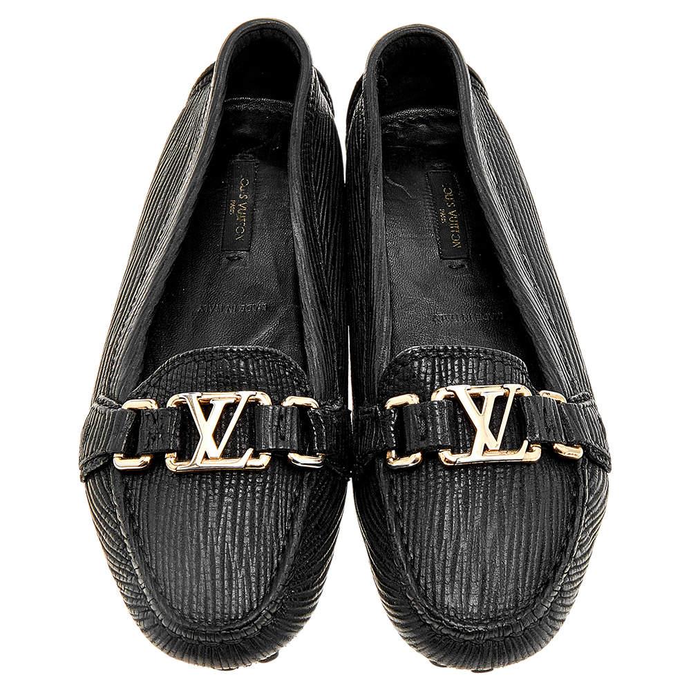 Louis Vuitton's loafers are loved by men and women worldwide as they are perfect for making a fashion statement. These black loafers are crafted from textured leather and feature a chic design. They flaunt round toes, LV motifs on the vamps,